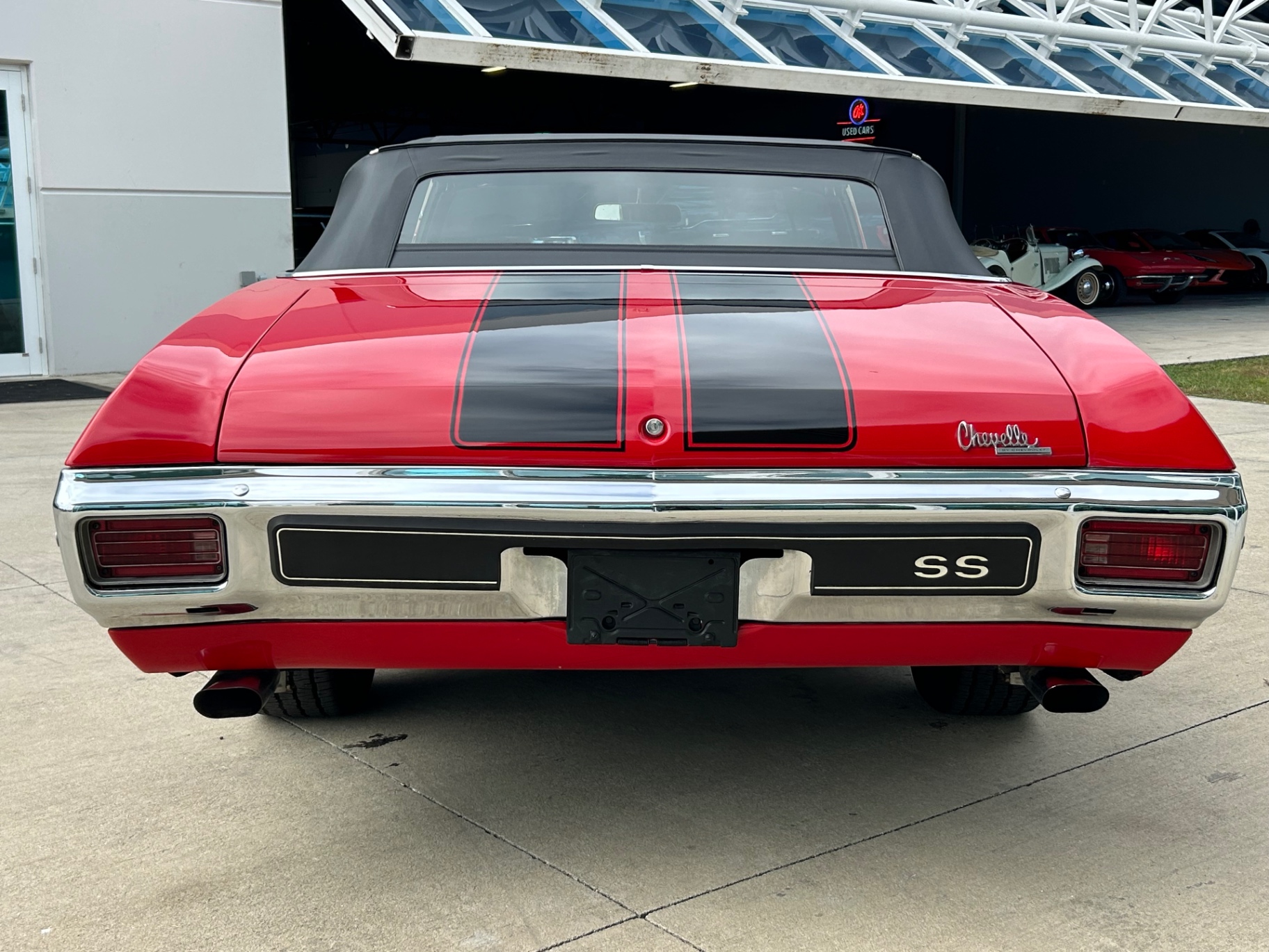 Vehicle photo 14
