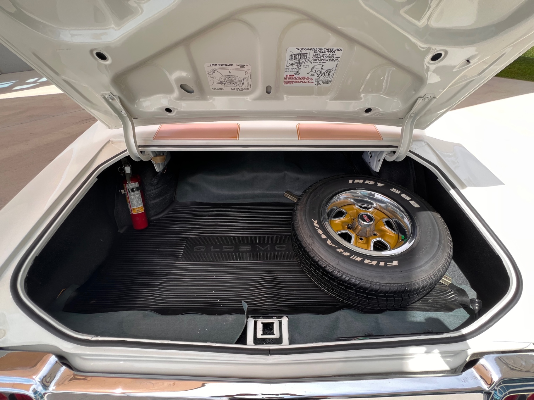 Vehicle photo 25