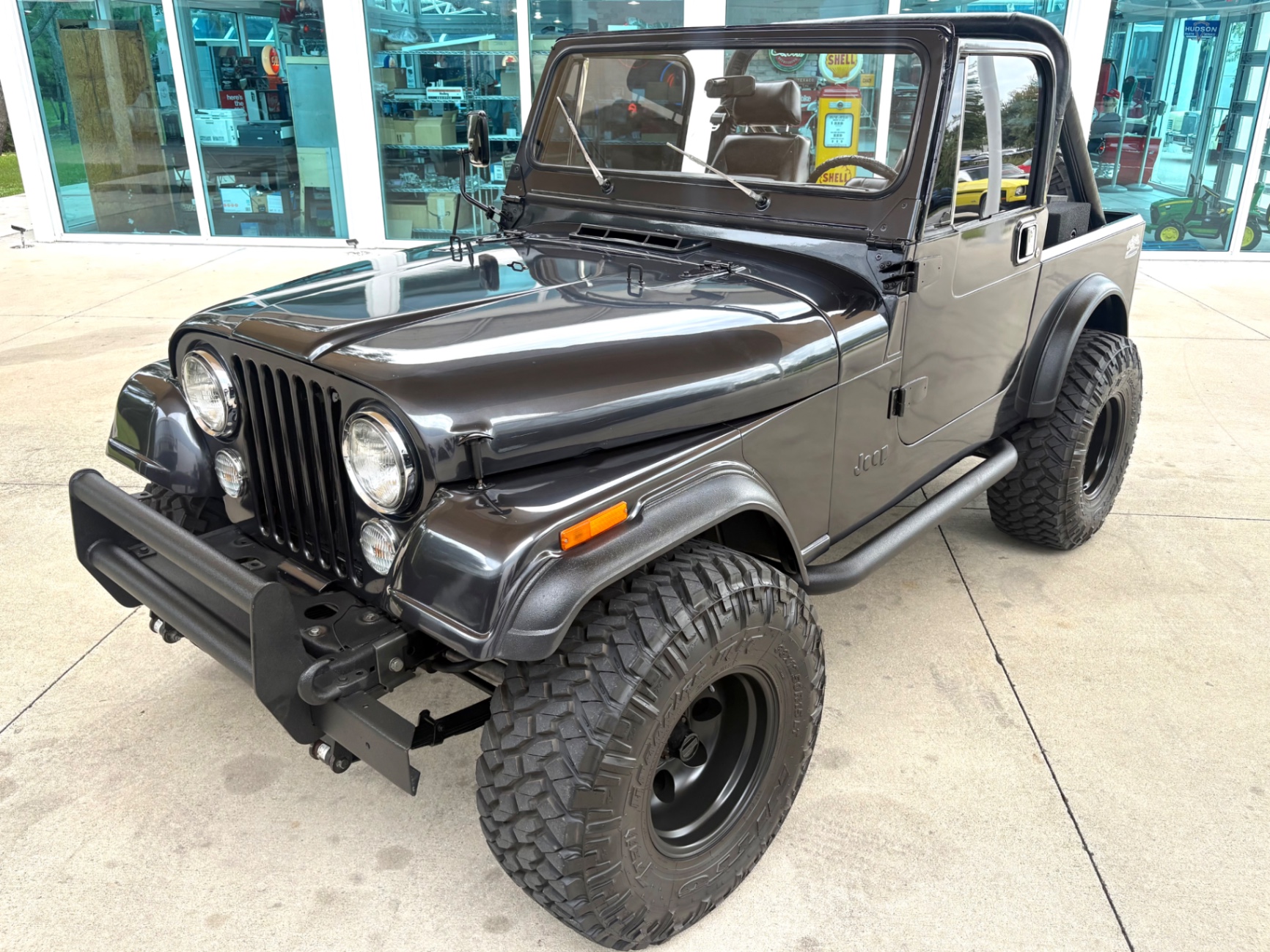 Vehicle photo 20