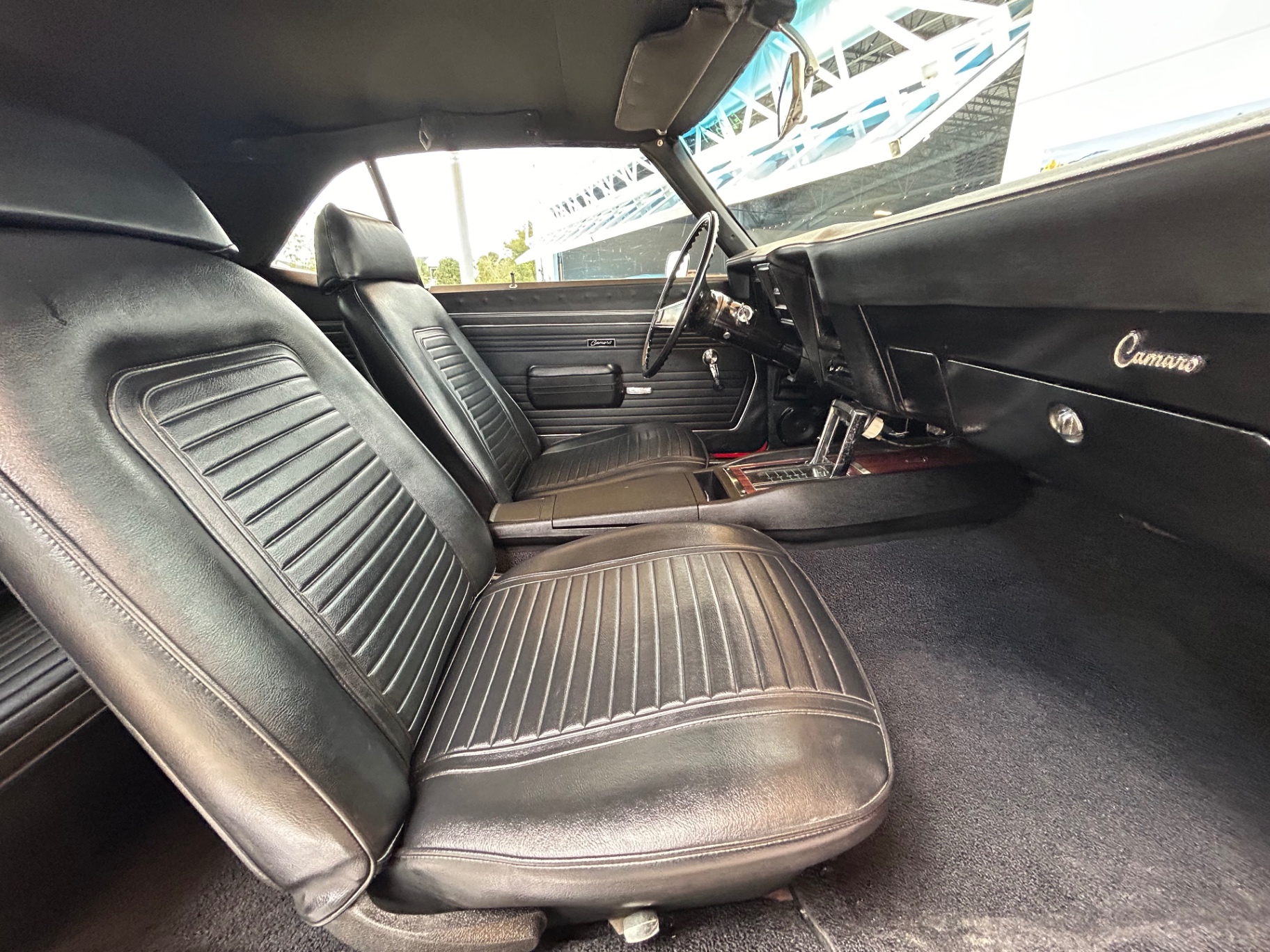 Vehicle photo 25