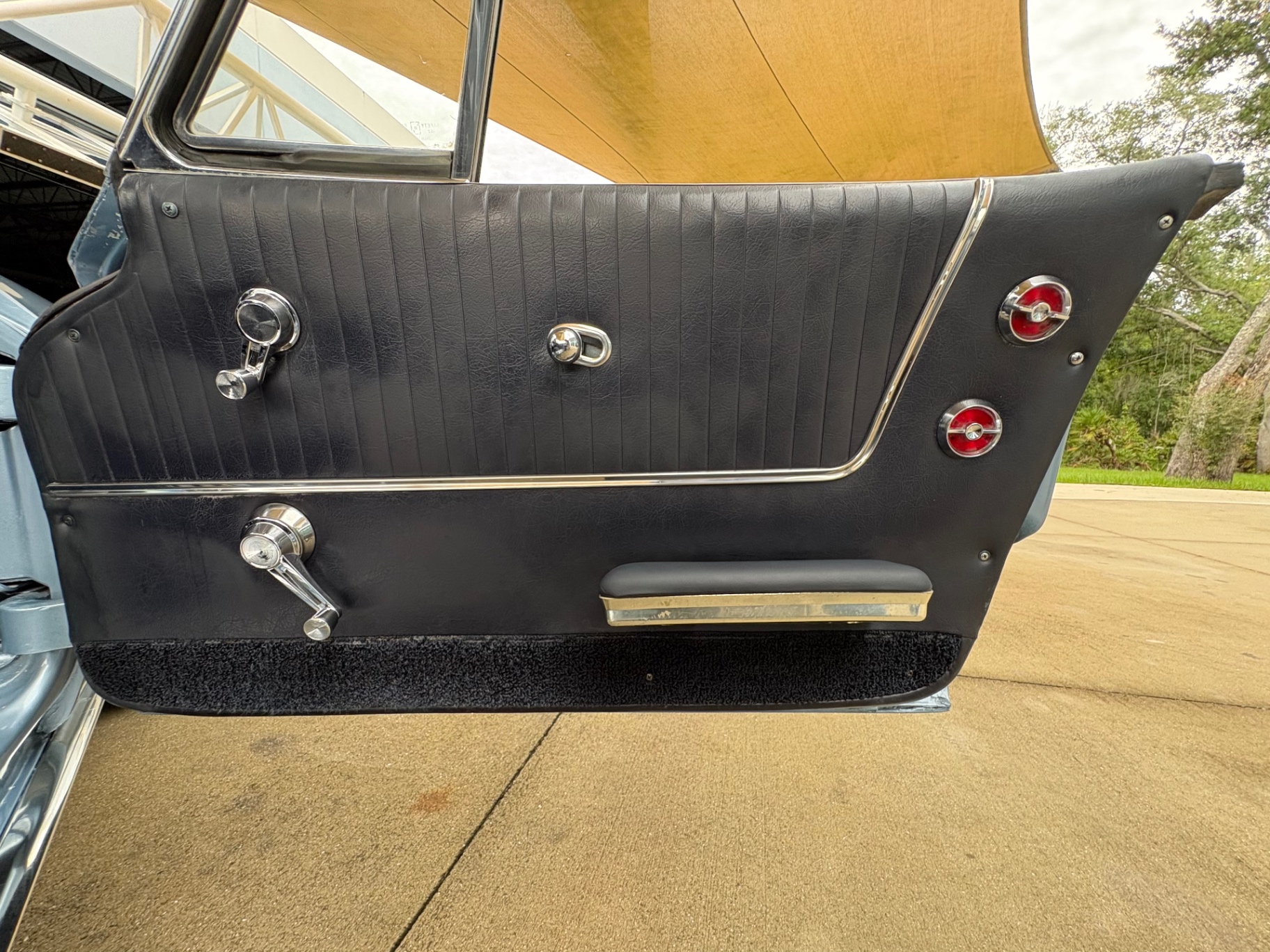 Vehicle photo 47
