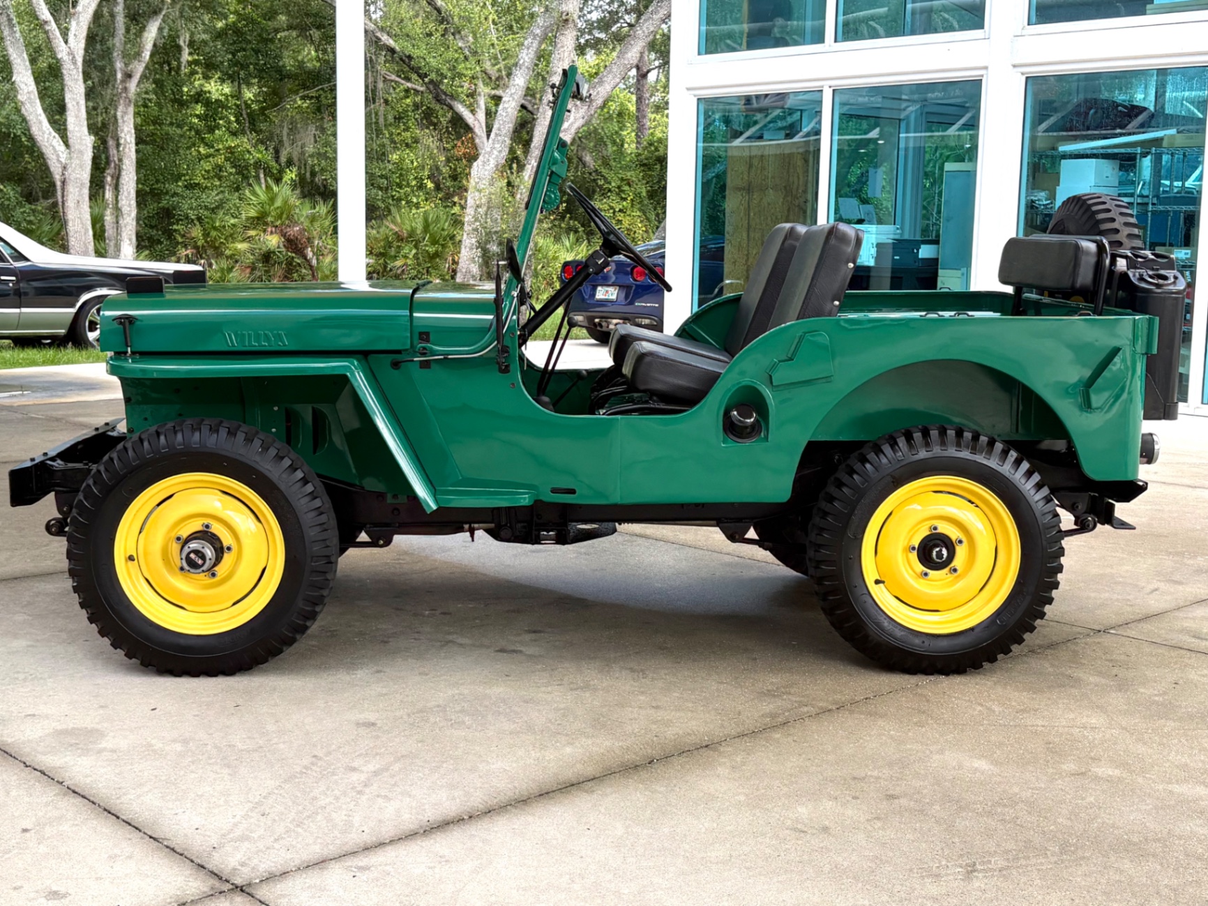 Vehicle photo 10