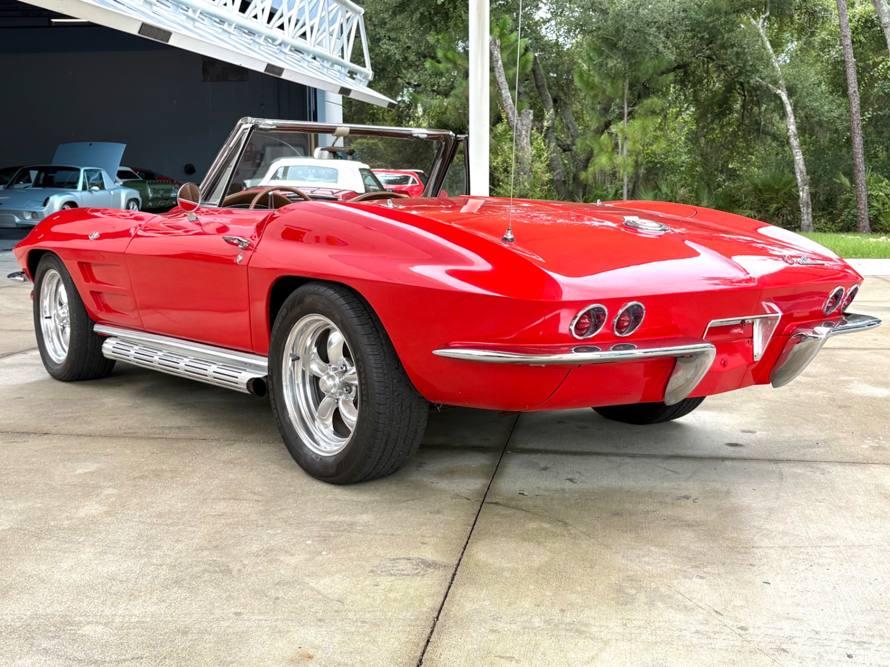 Vehicle photo 9