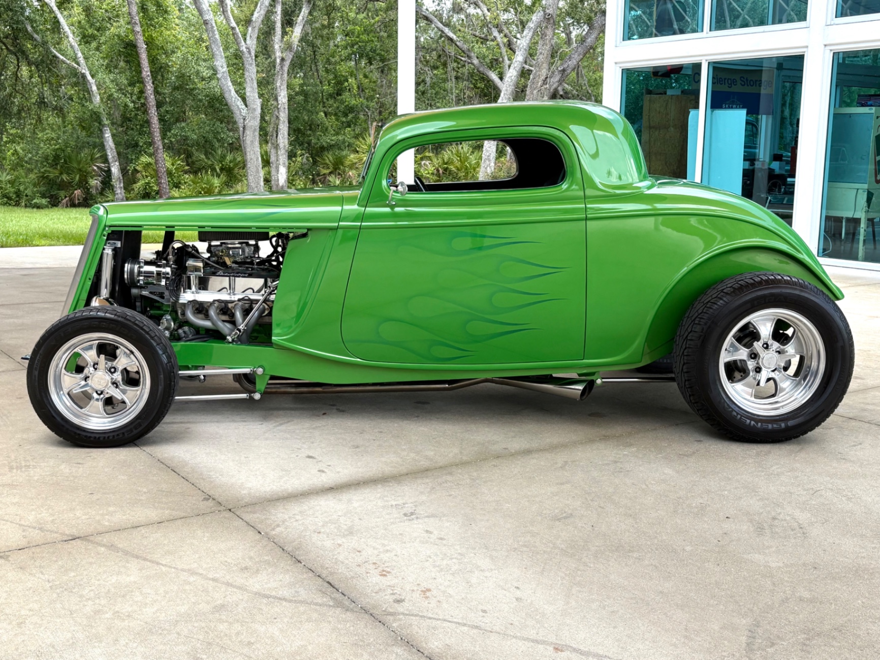 Vehicle photo 8