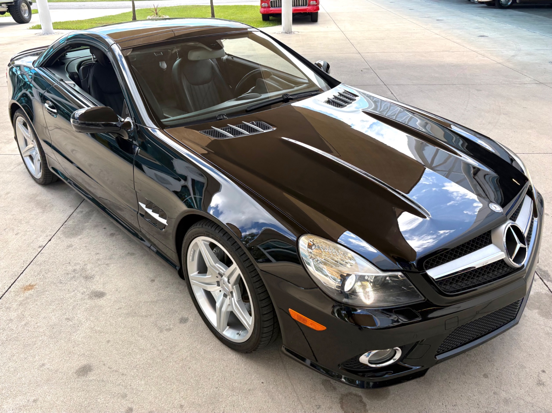 Vehicle photo 21