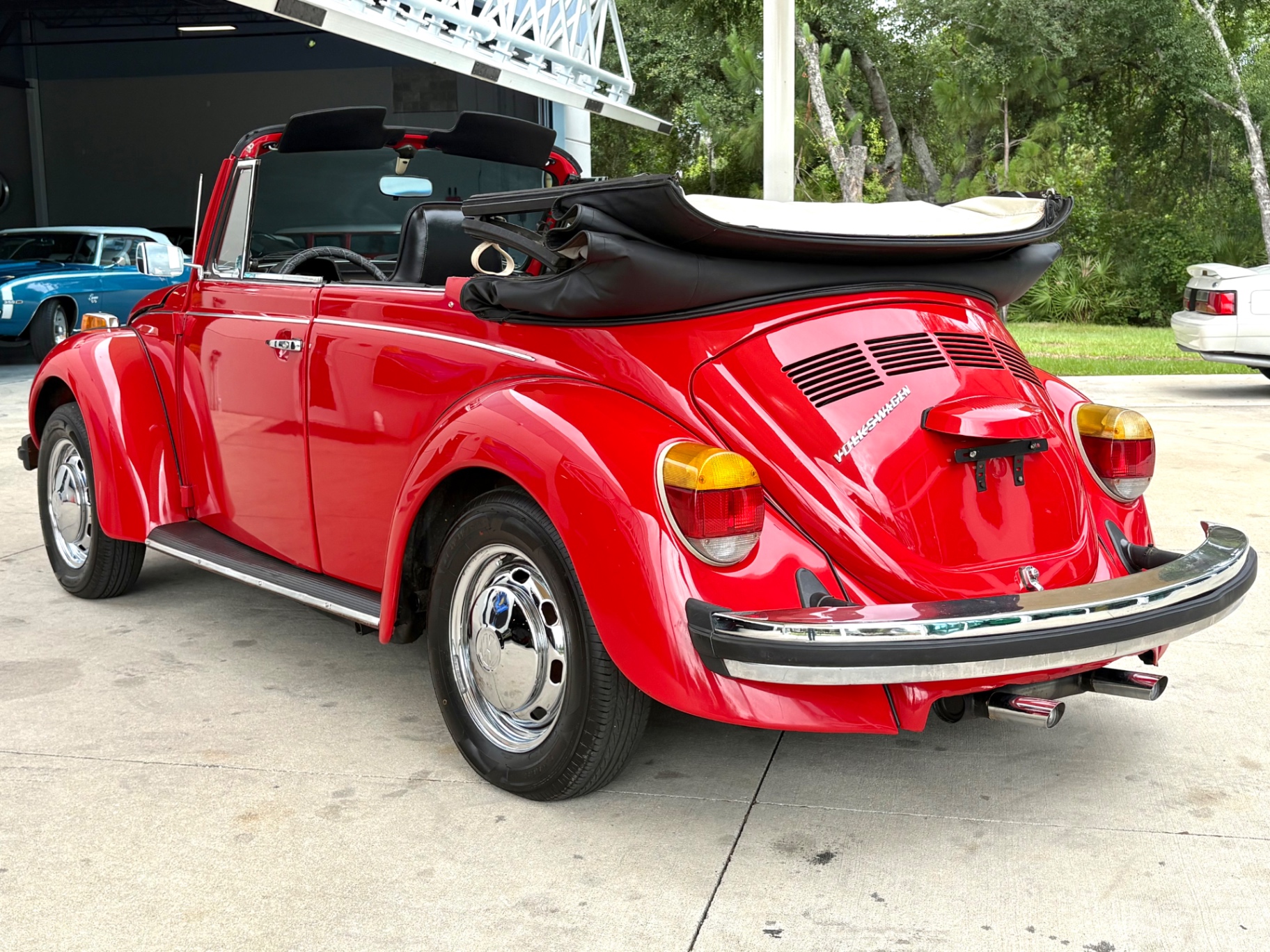 Vehicle photo 9