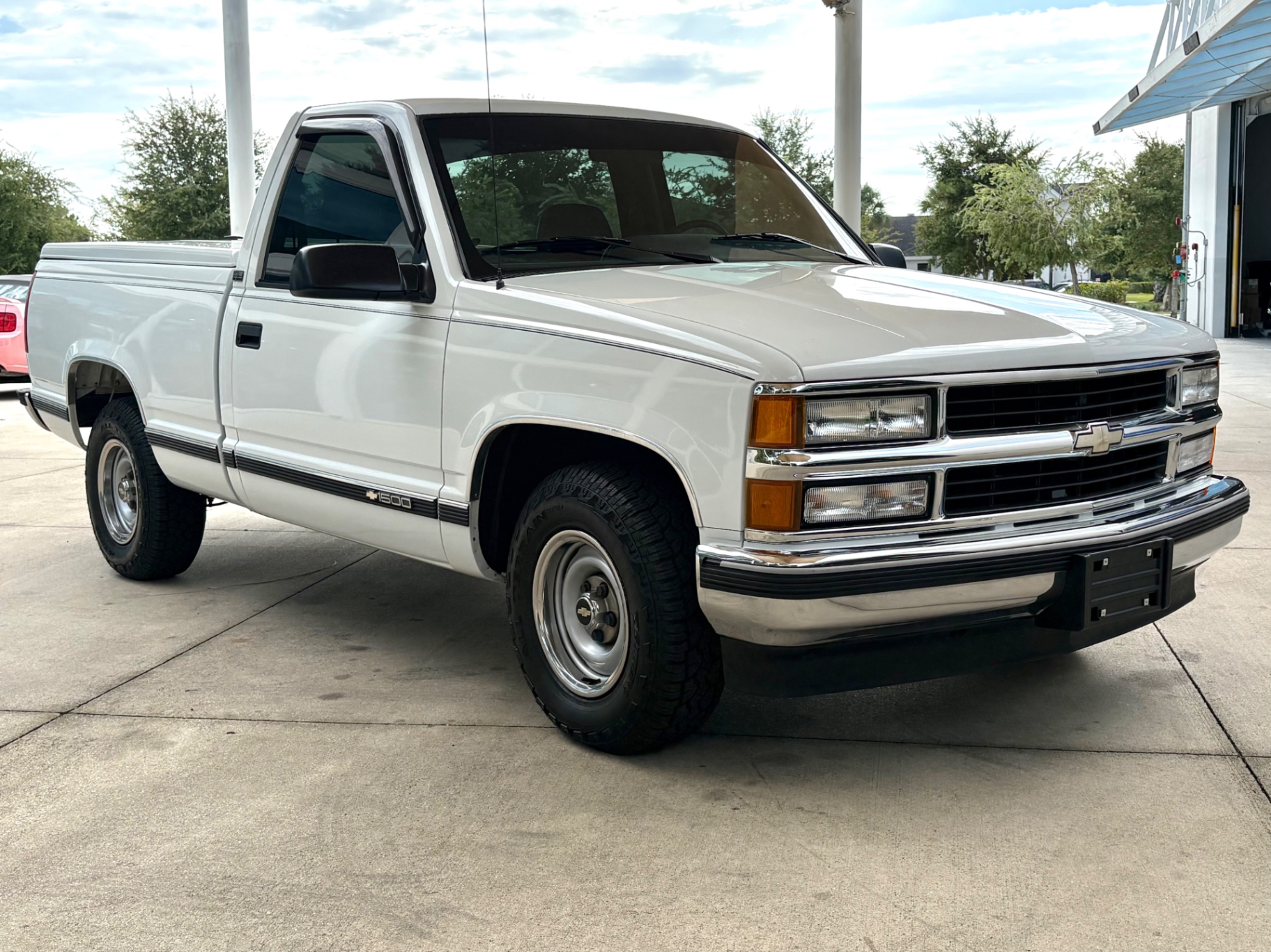 Vehicle photo 3