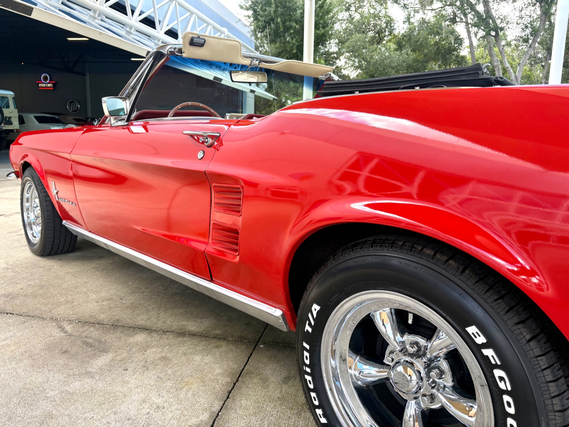 Vehicle photo 14