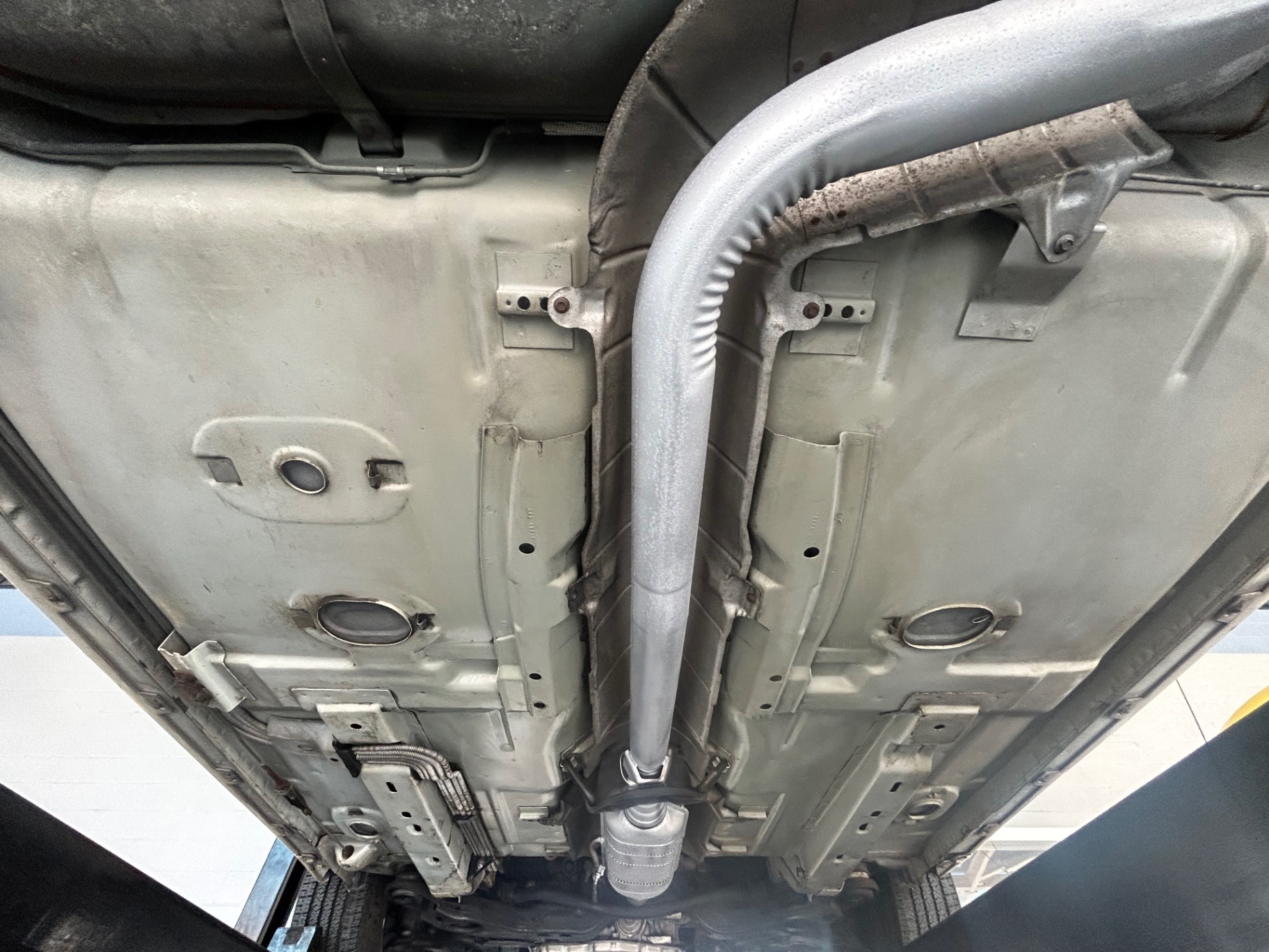 Vehicle photo 29