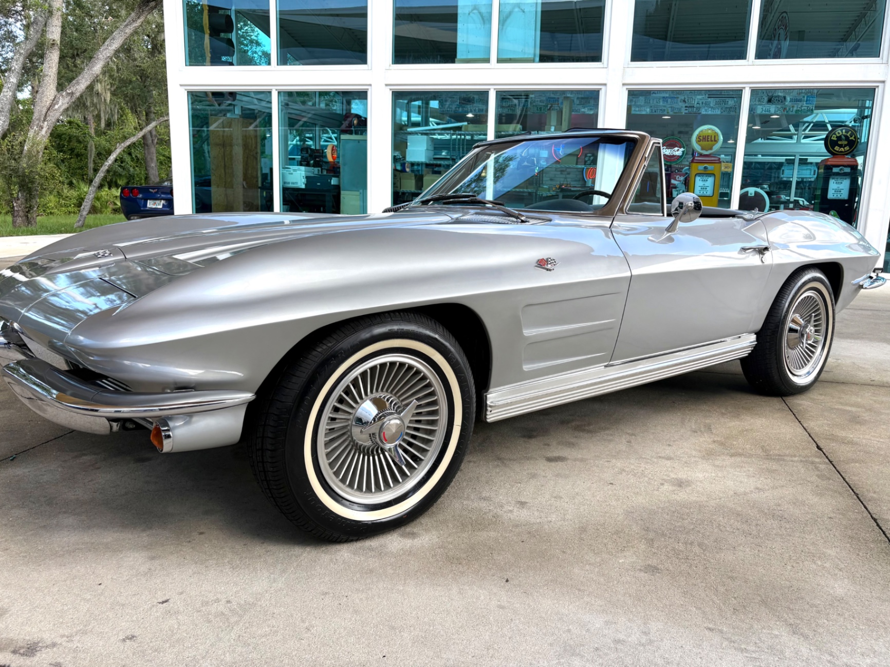 Vehicle photo 12