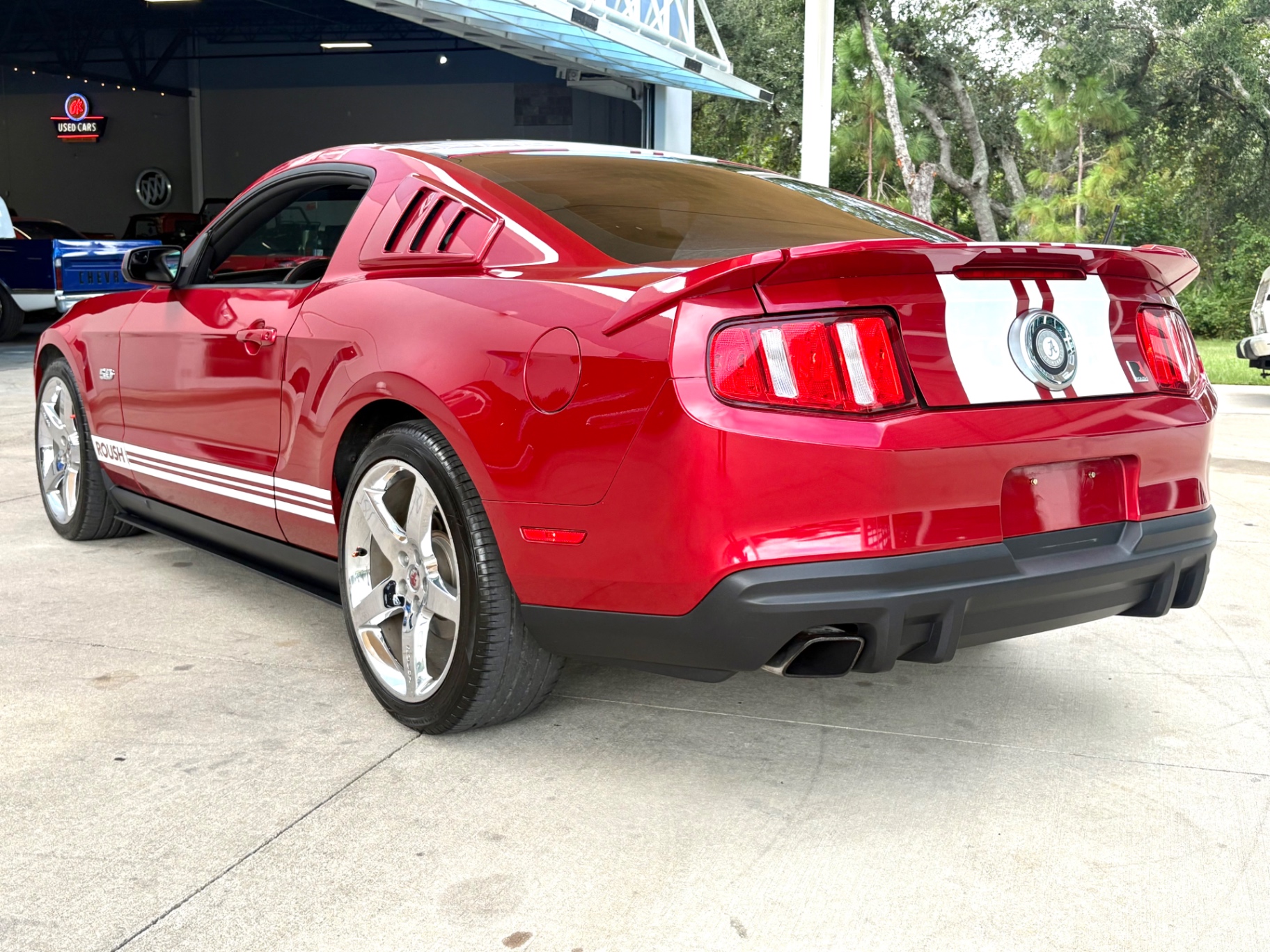 Vehicle photo 10