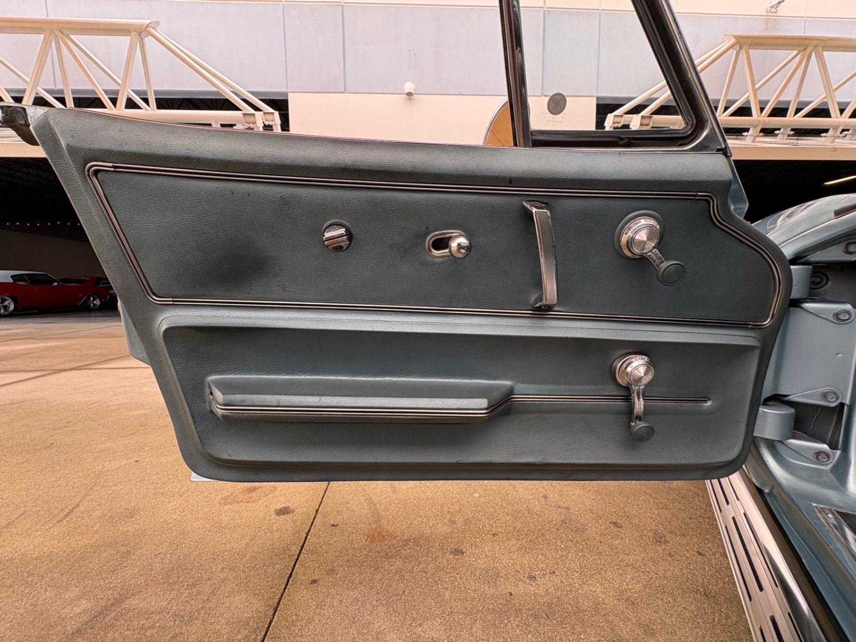 Vehicle photo 38