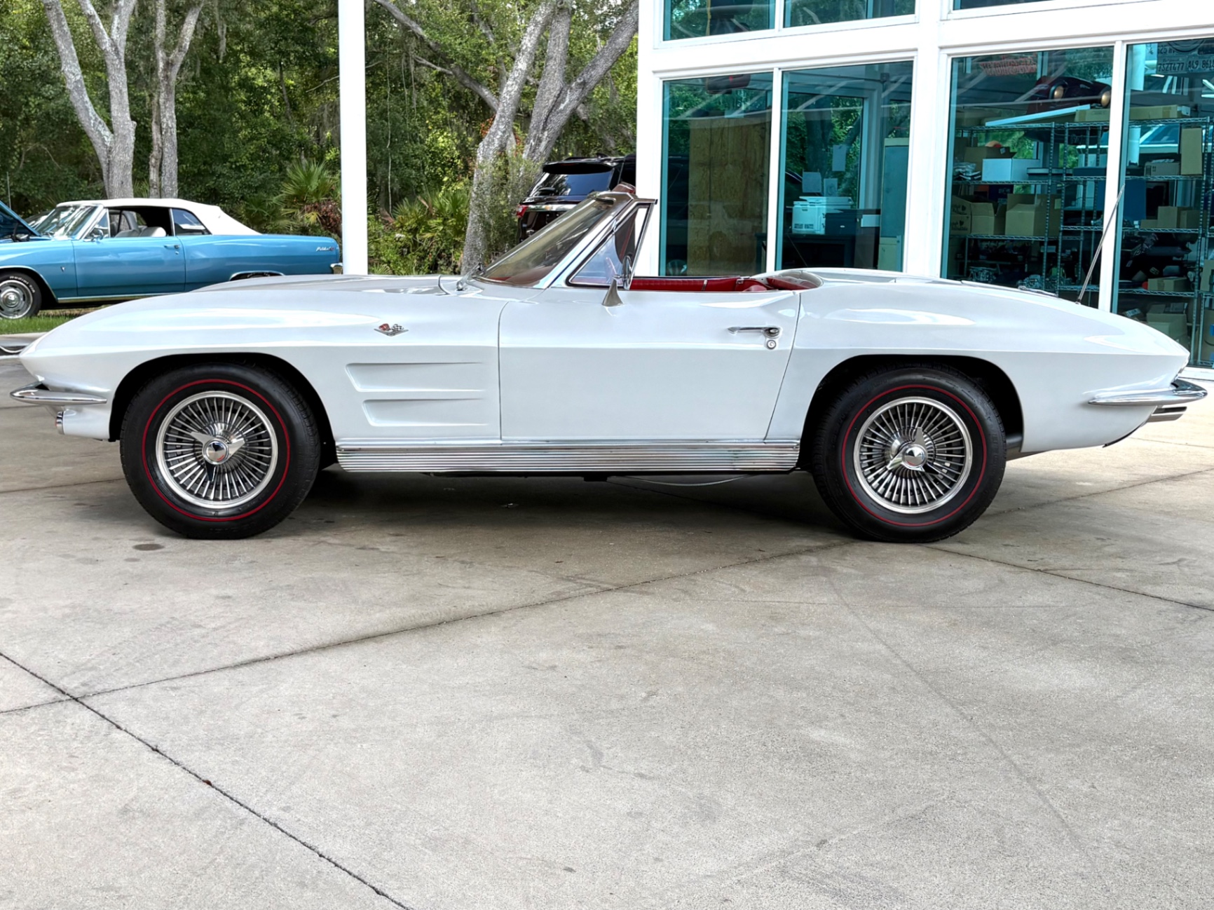 Vehicle photo 10