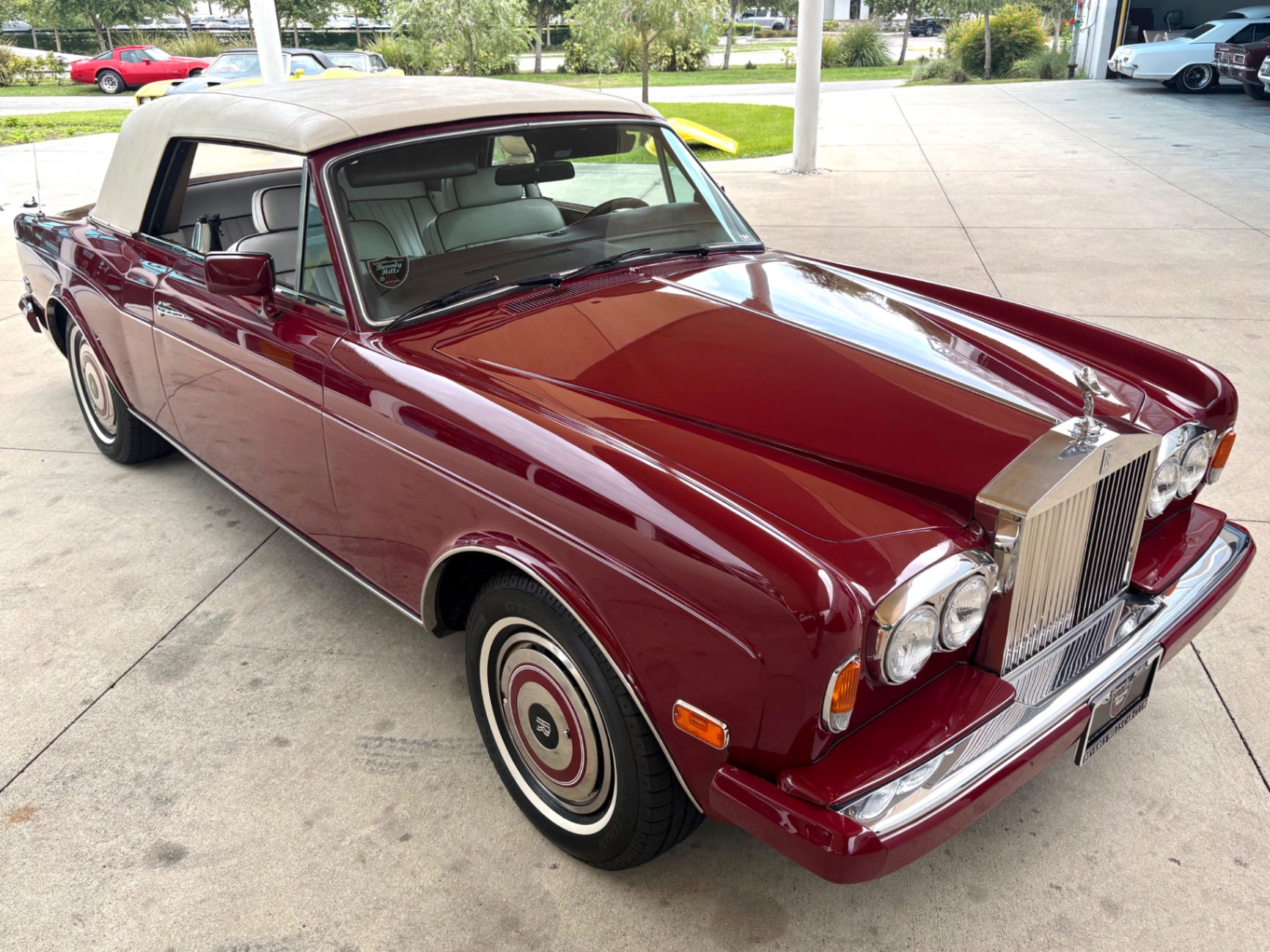 Vehicle photo 21