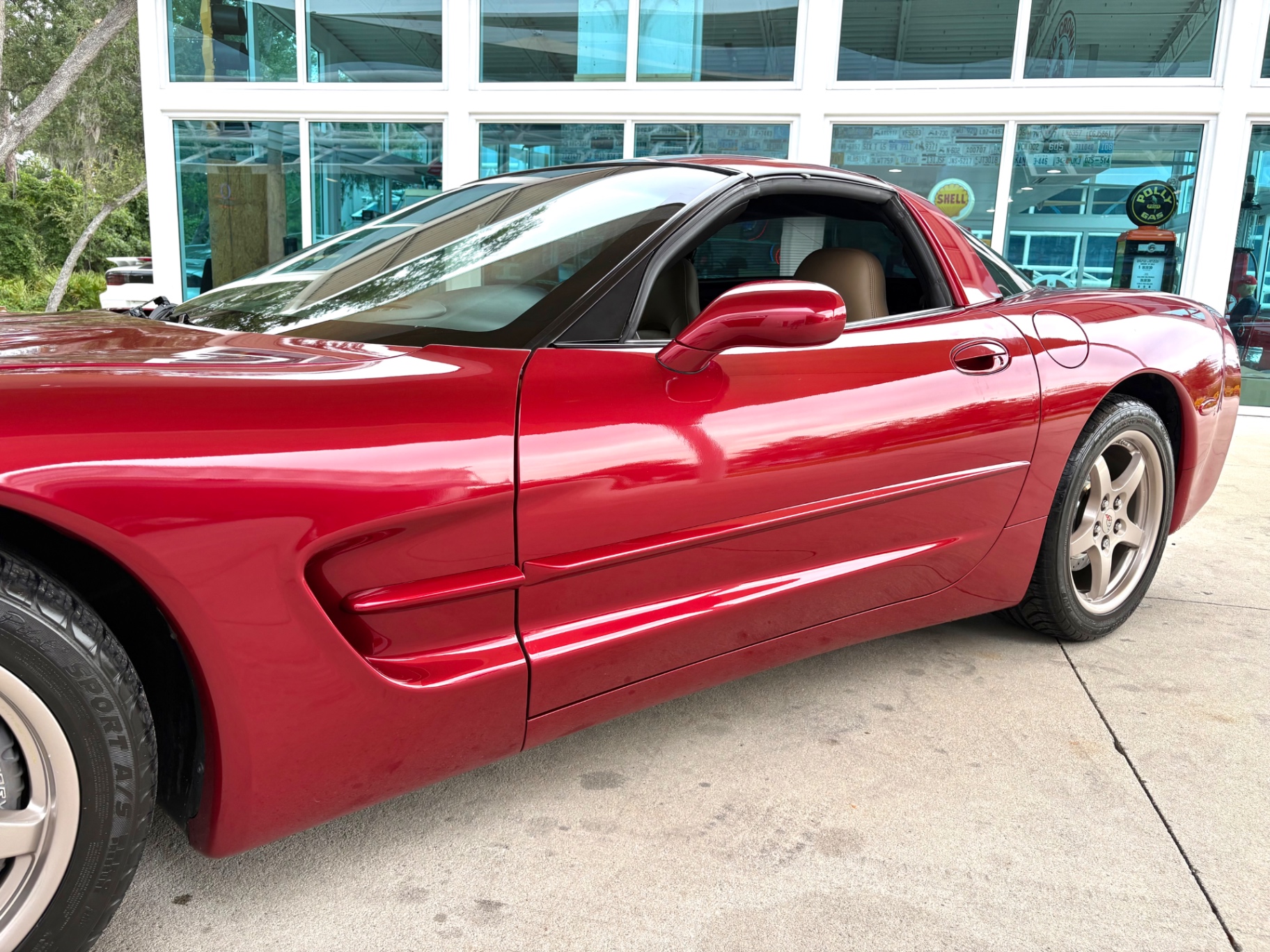 Vehicle photo 14