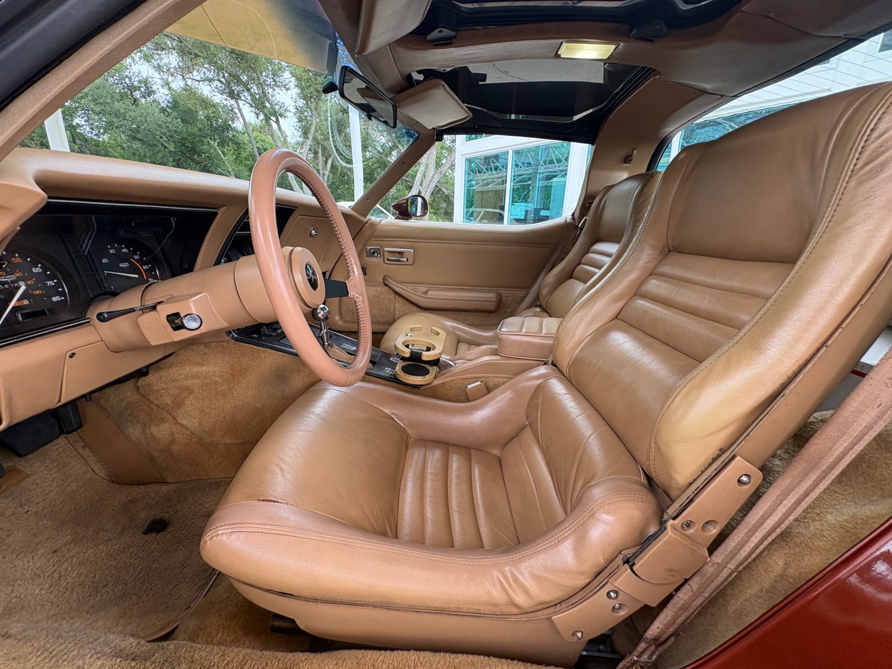 Vehicle photo 33