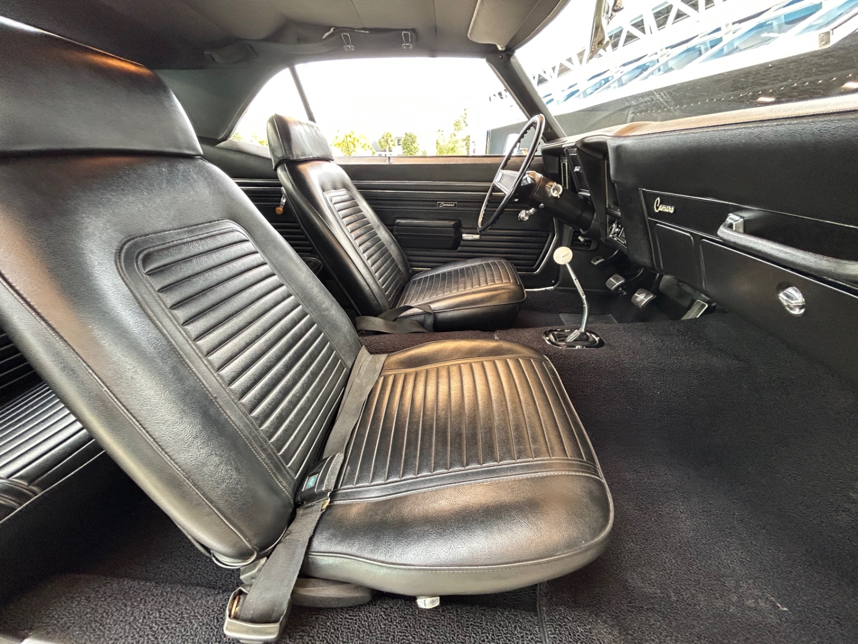 Vehicle photo 26