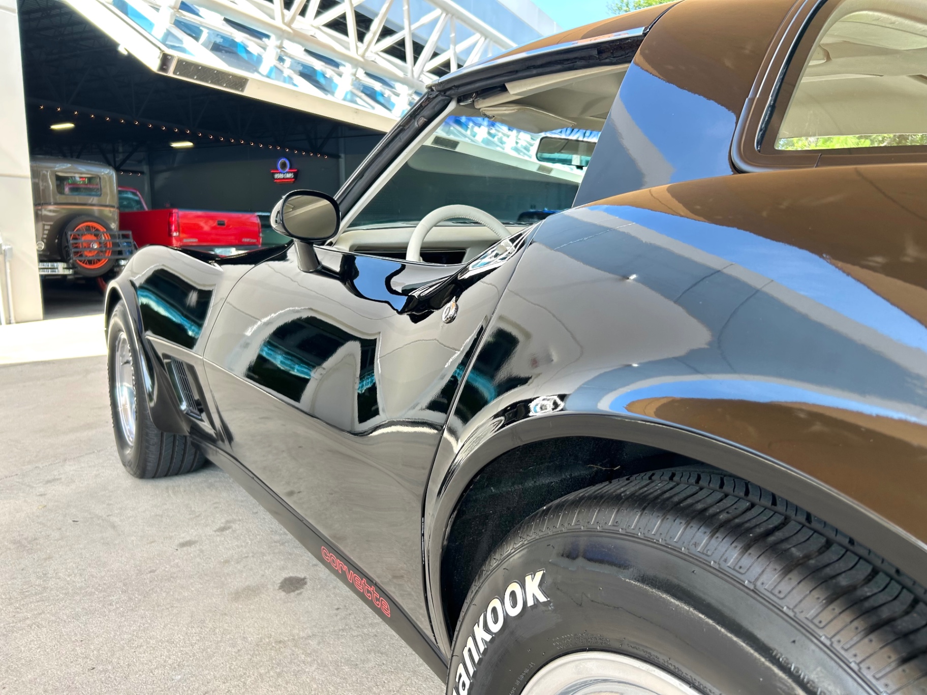 Vehicle photo 12