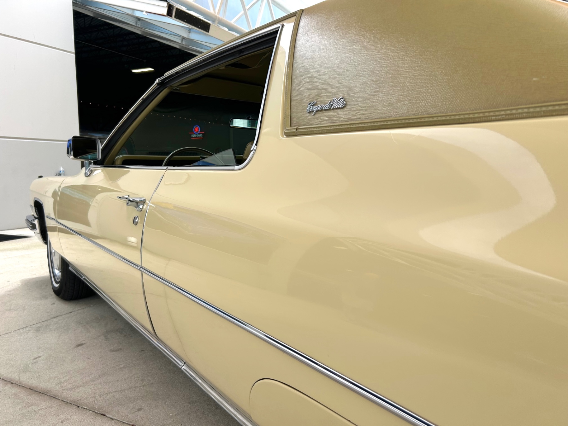 Vehicle photo 12