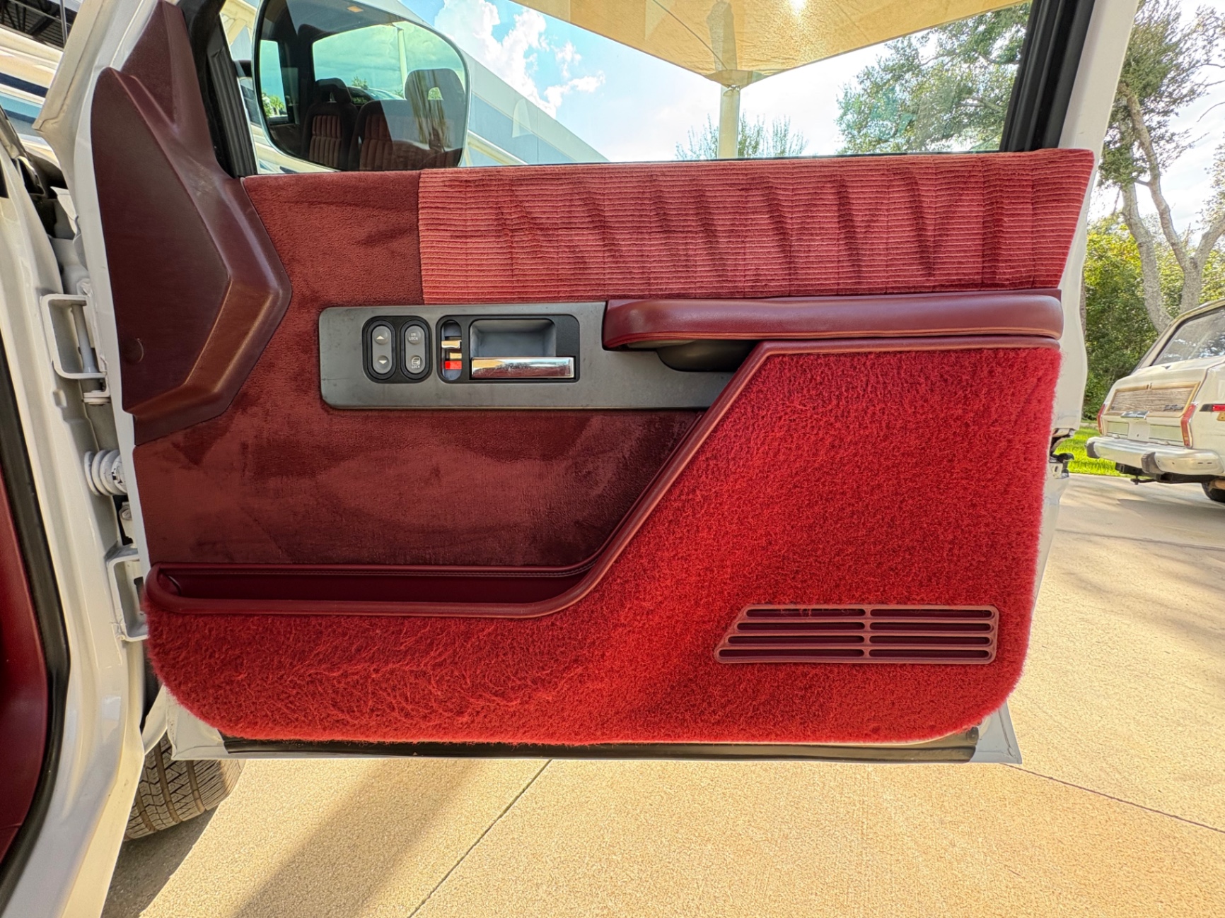 Vehicle photo 35