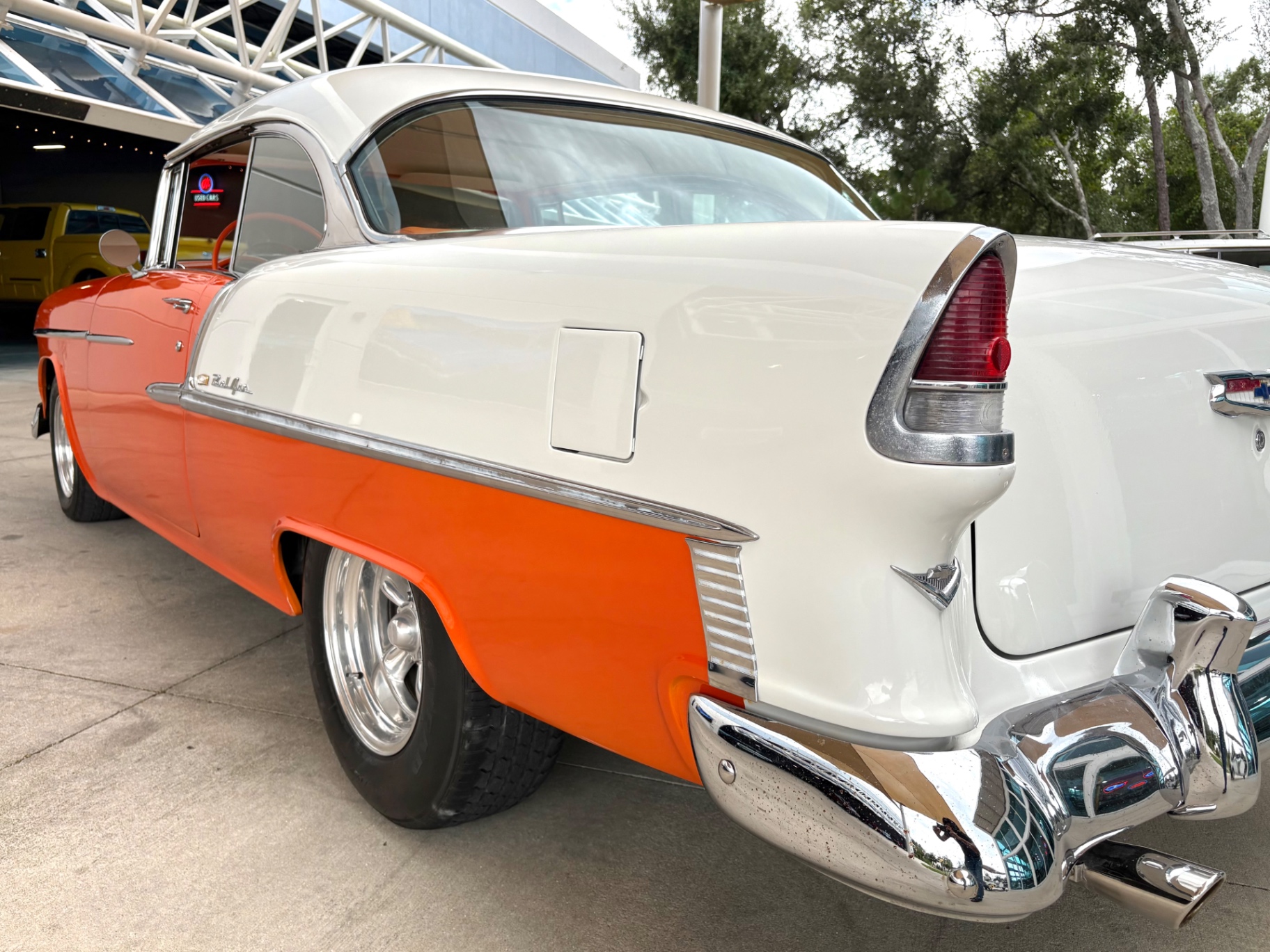 Vehicle photo 16