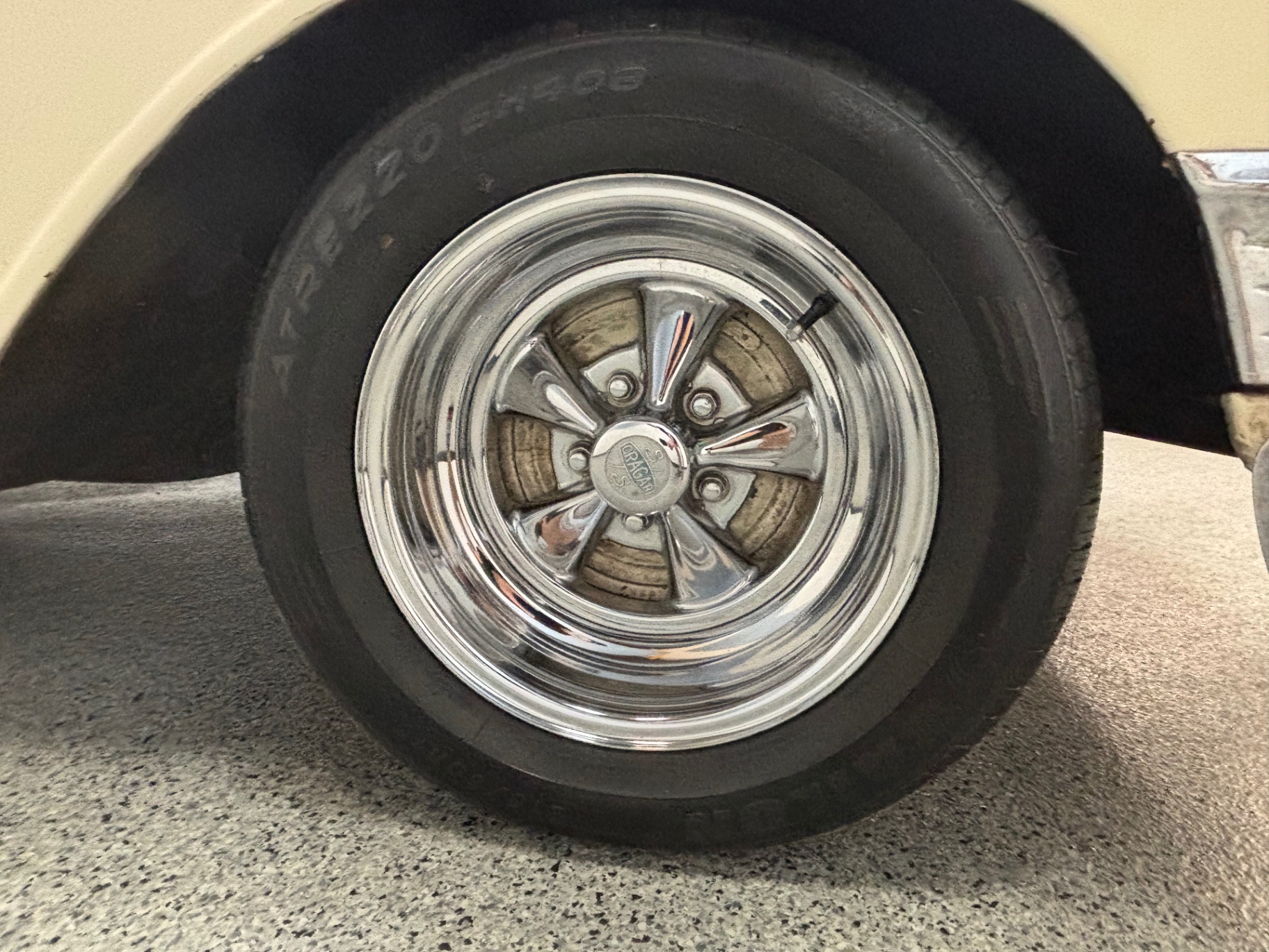 Vehicle photo 13