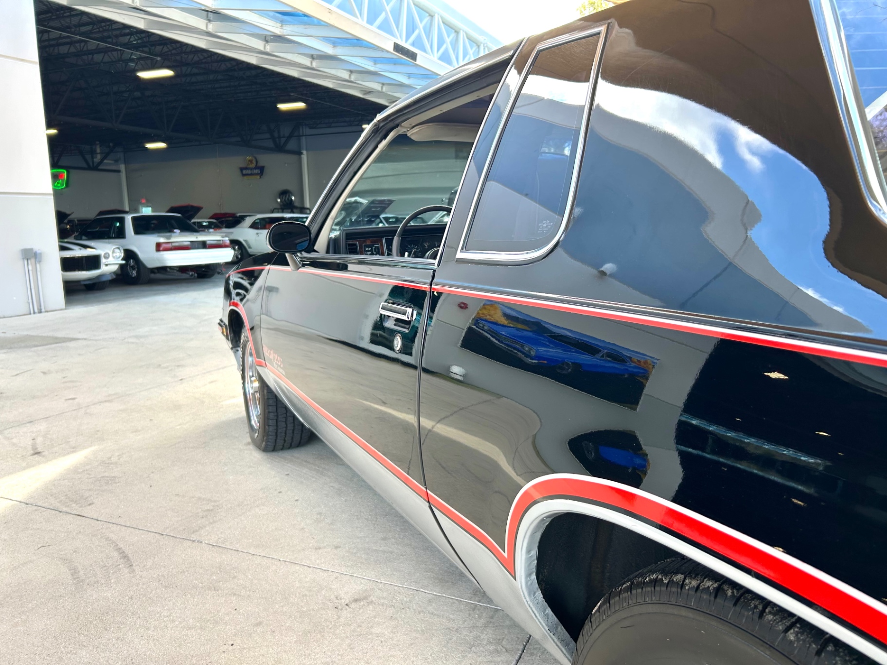 Vehicle photo 12