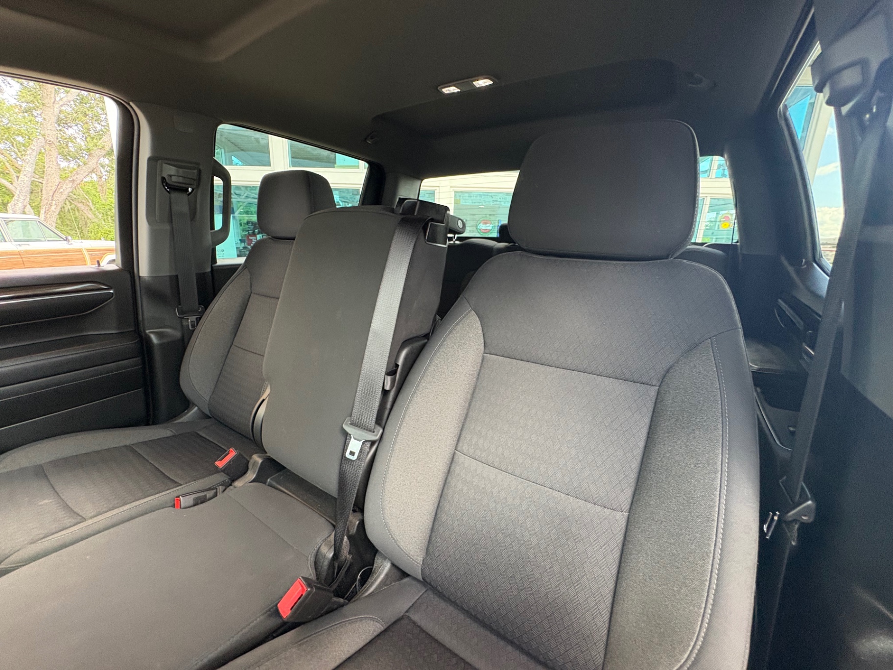 Vehicle photo 32