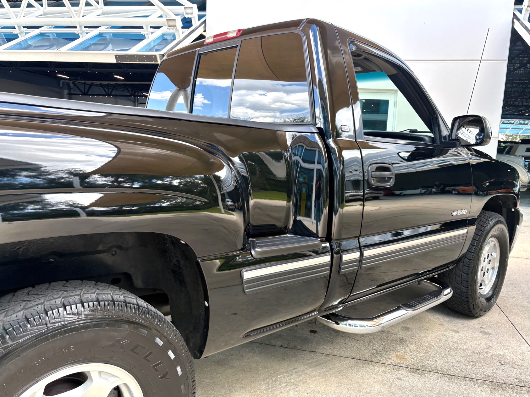 Vehicle photo 16
