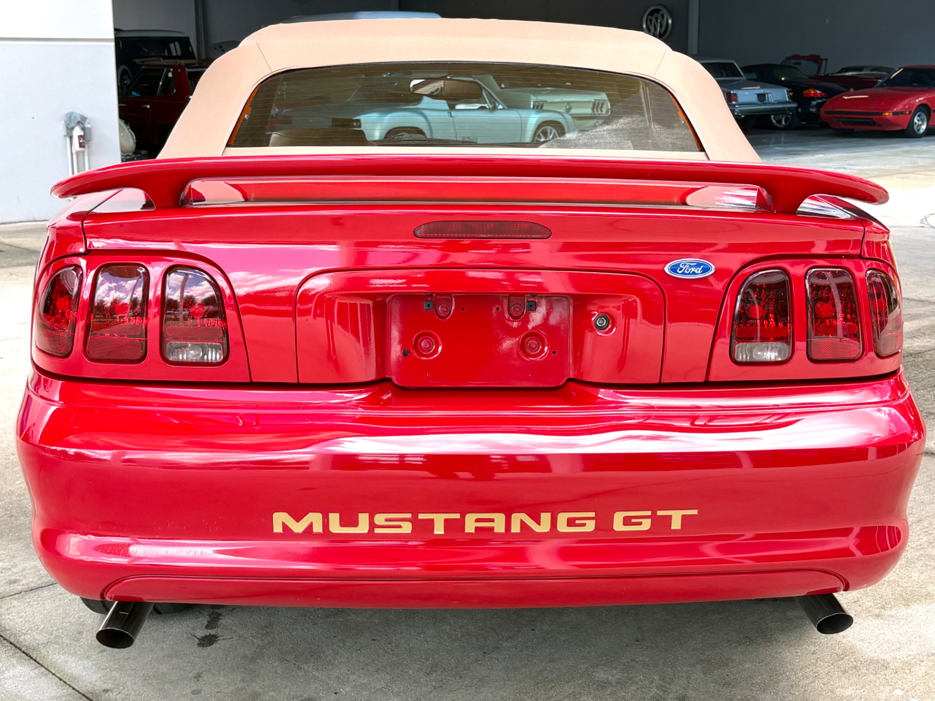 Vehicle photo 23