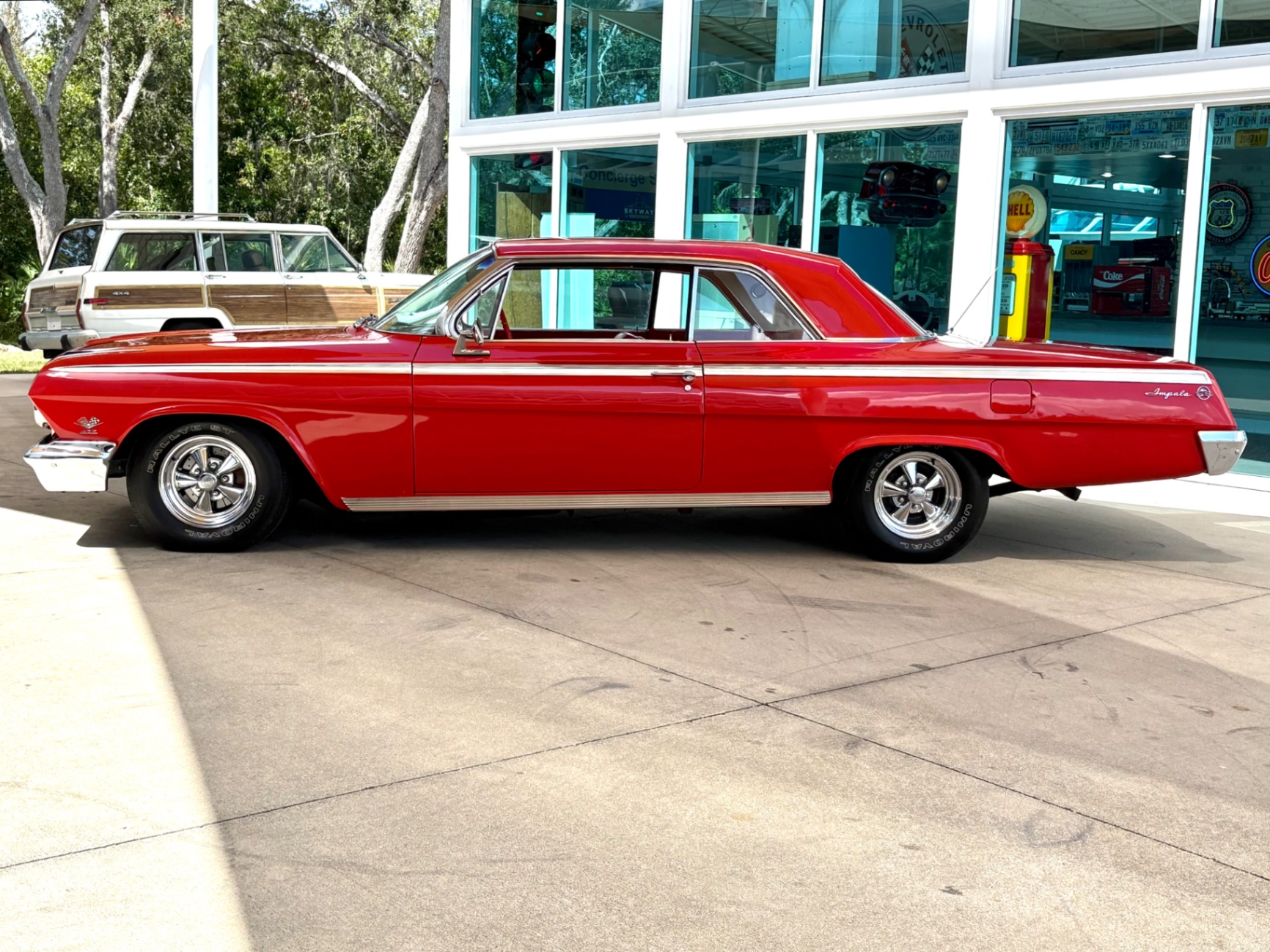 Vehicle photo 11