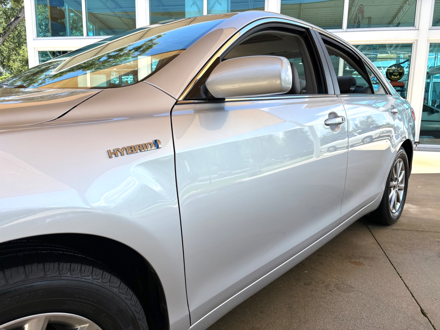 Vehicle photo 12