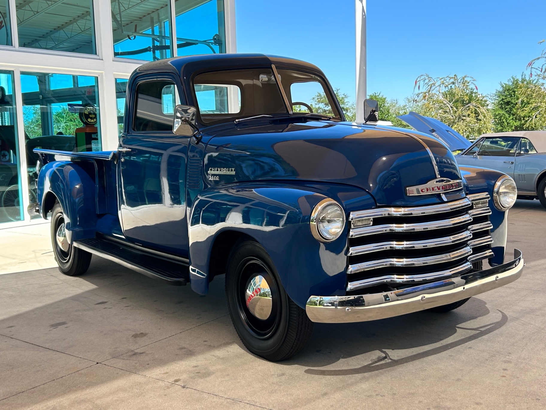 Vehicle photo 3