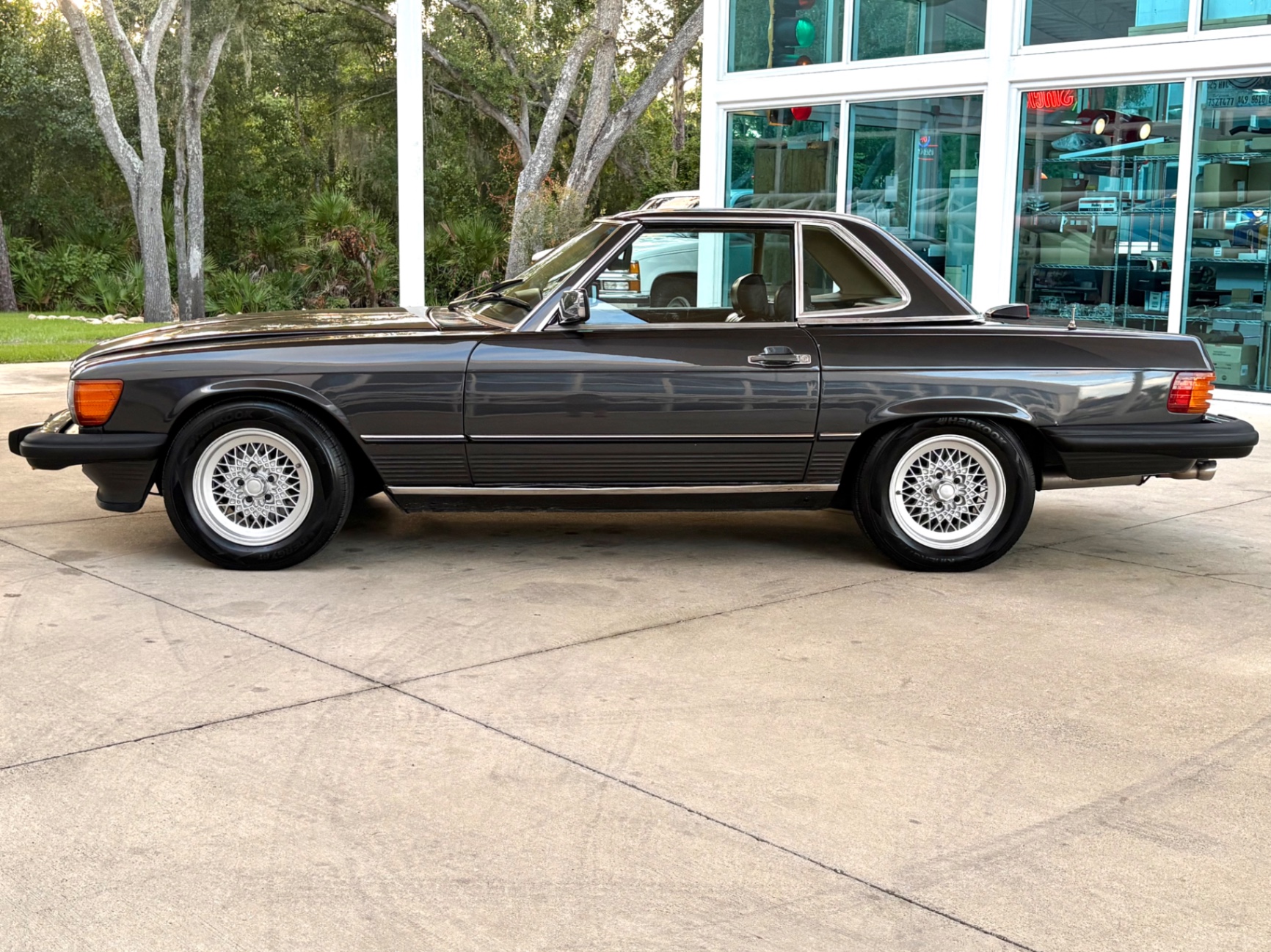 Vehicle photo 10