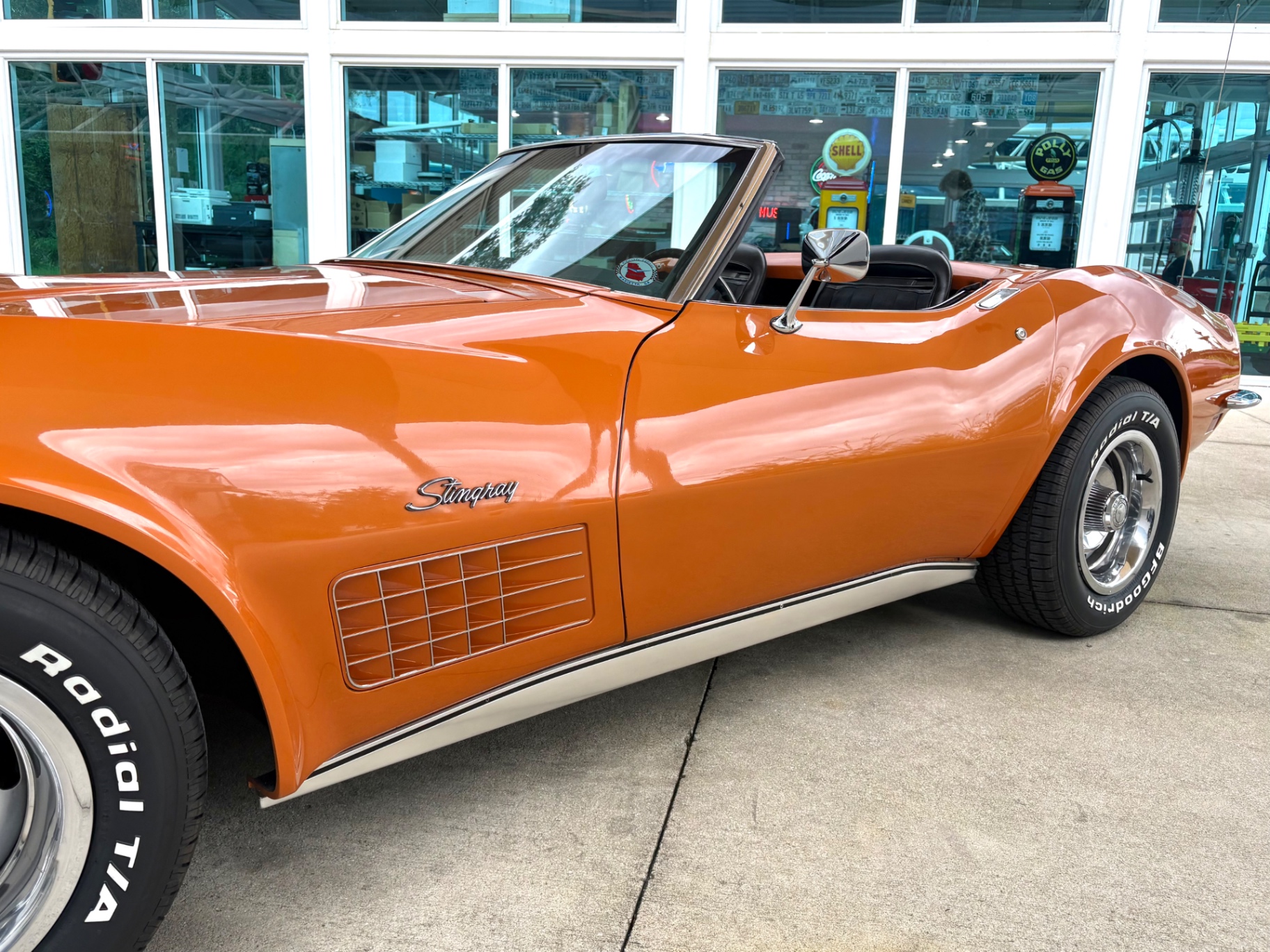 Vehicle photo 13