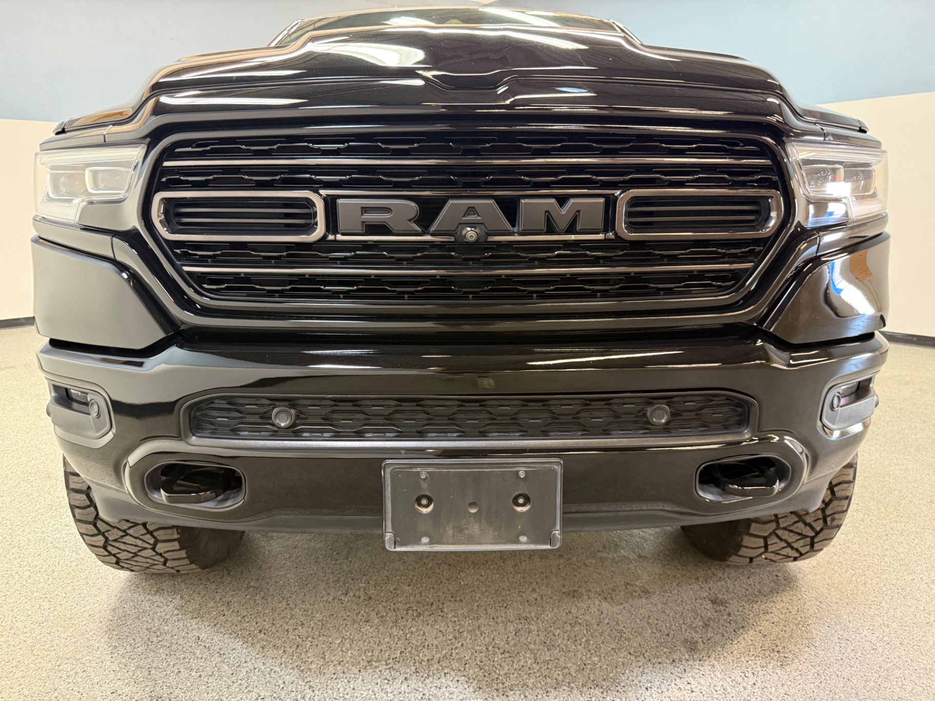 Vehicle photo 8