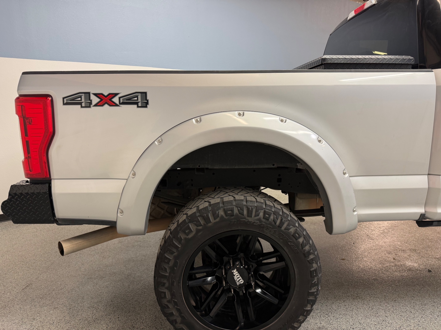 Vehicle photo 10