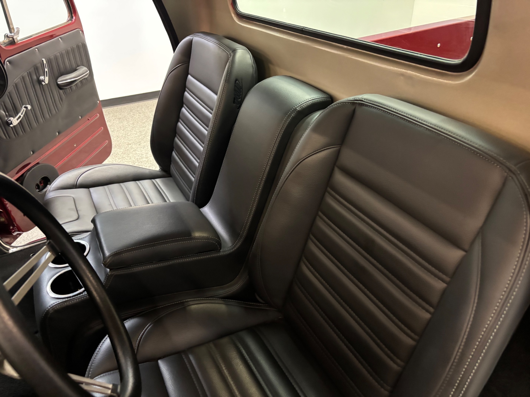 Vehicle photo 20