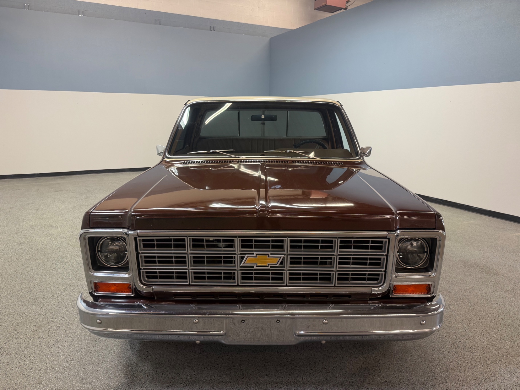 Vehicle photo 2