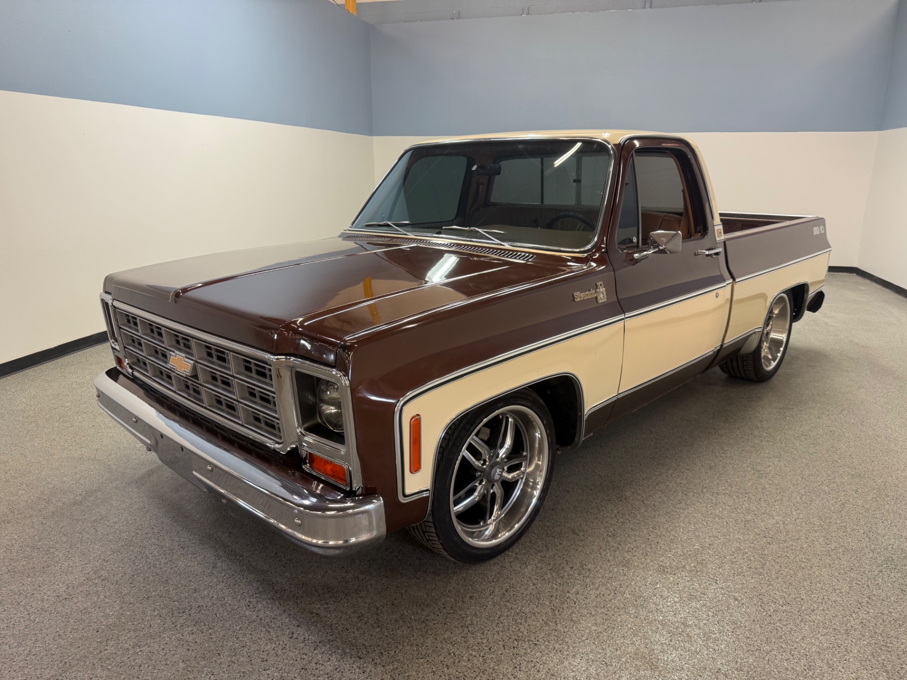 Vehicle photo 3