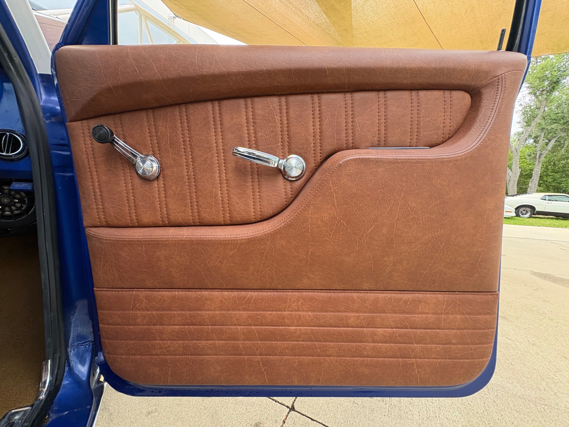Vehicle photo 37