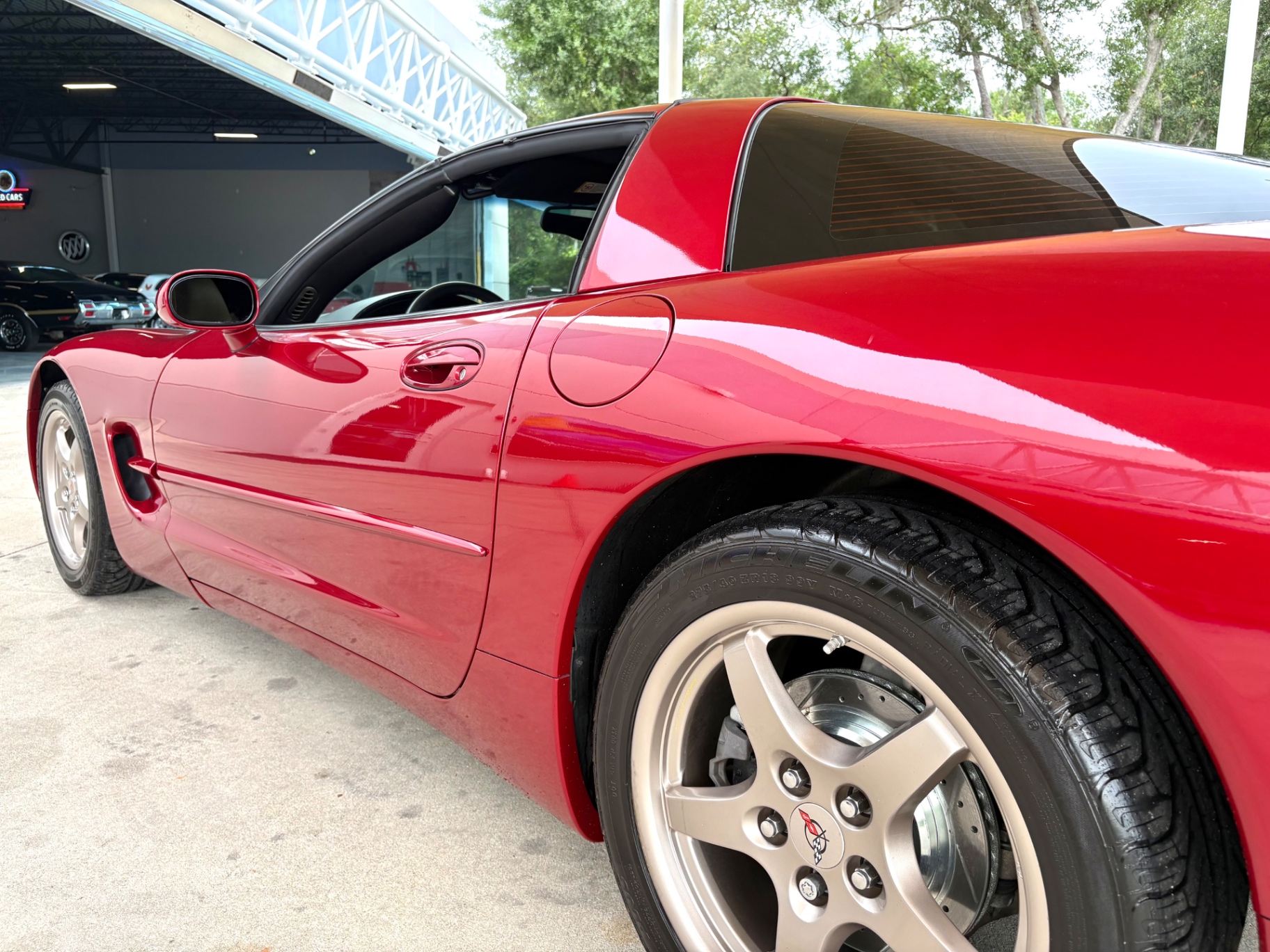 Vehicle photo 15