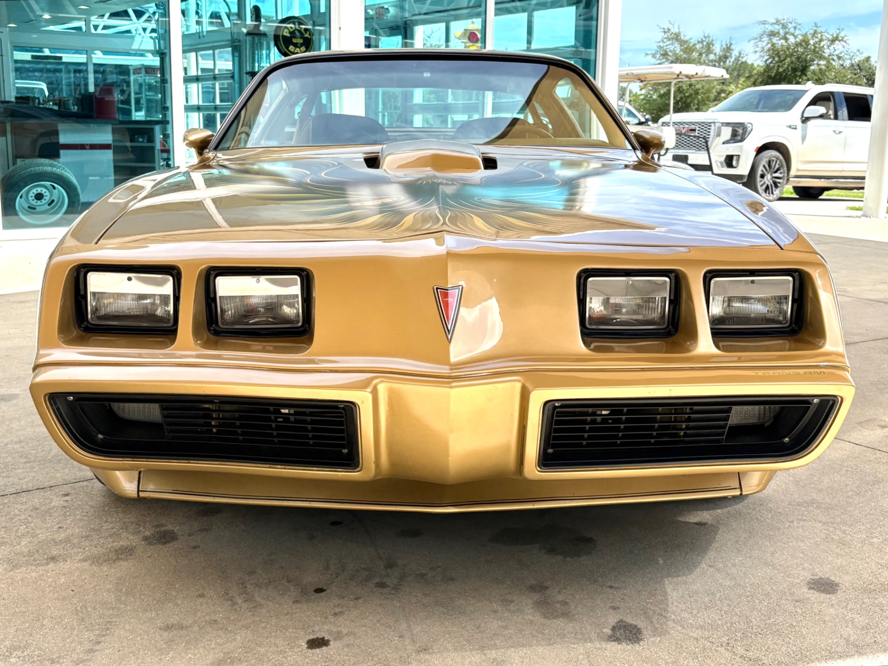 Vehicle photo 2