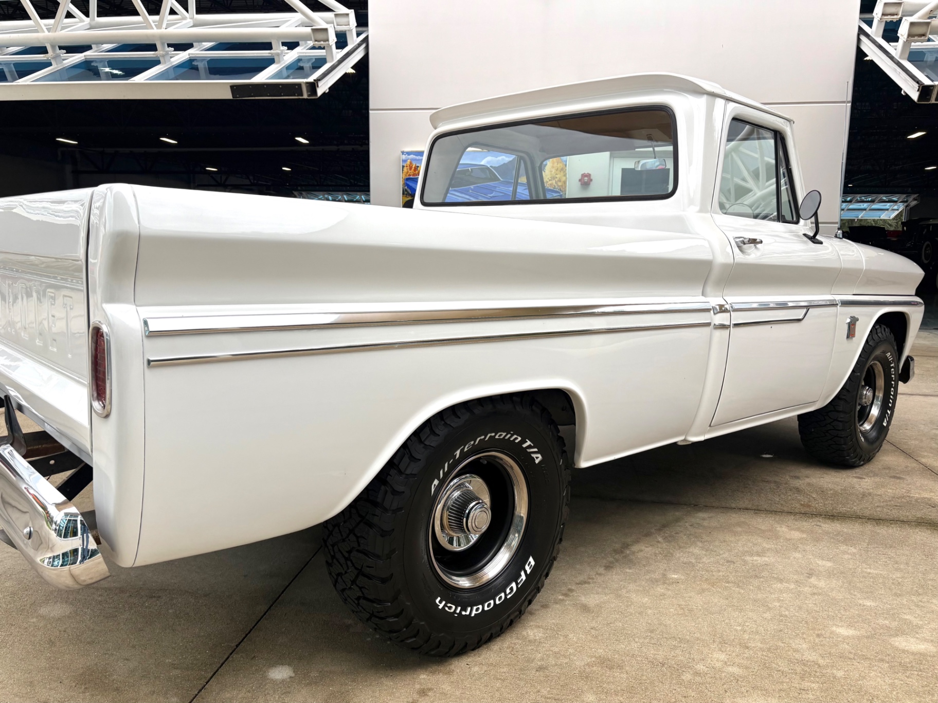 Vehicle photo 16