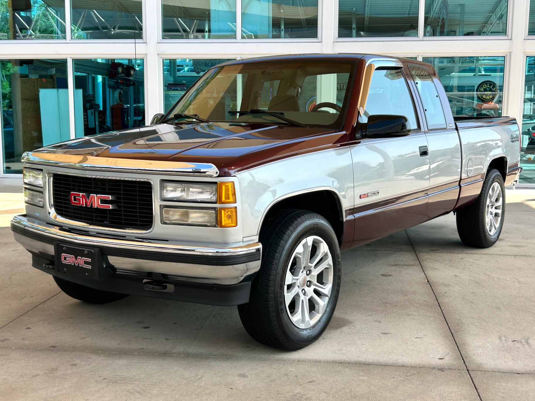 Vehicle photo 10