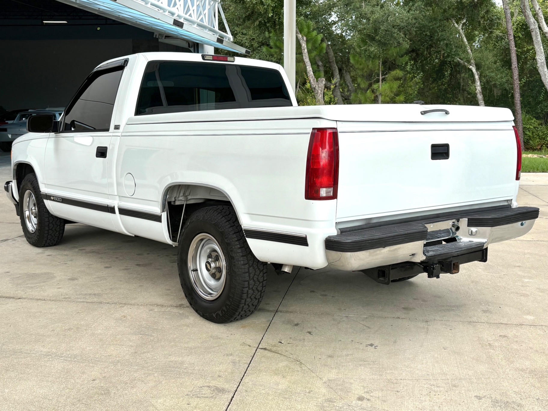 Vehicle photo 8