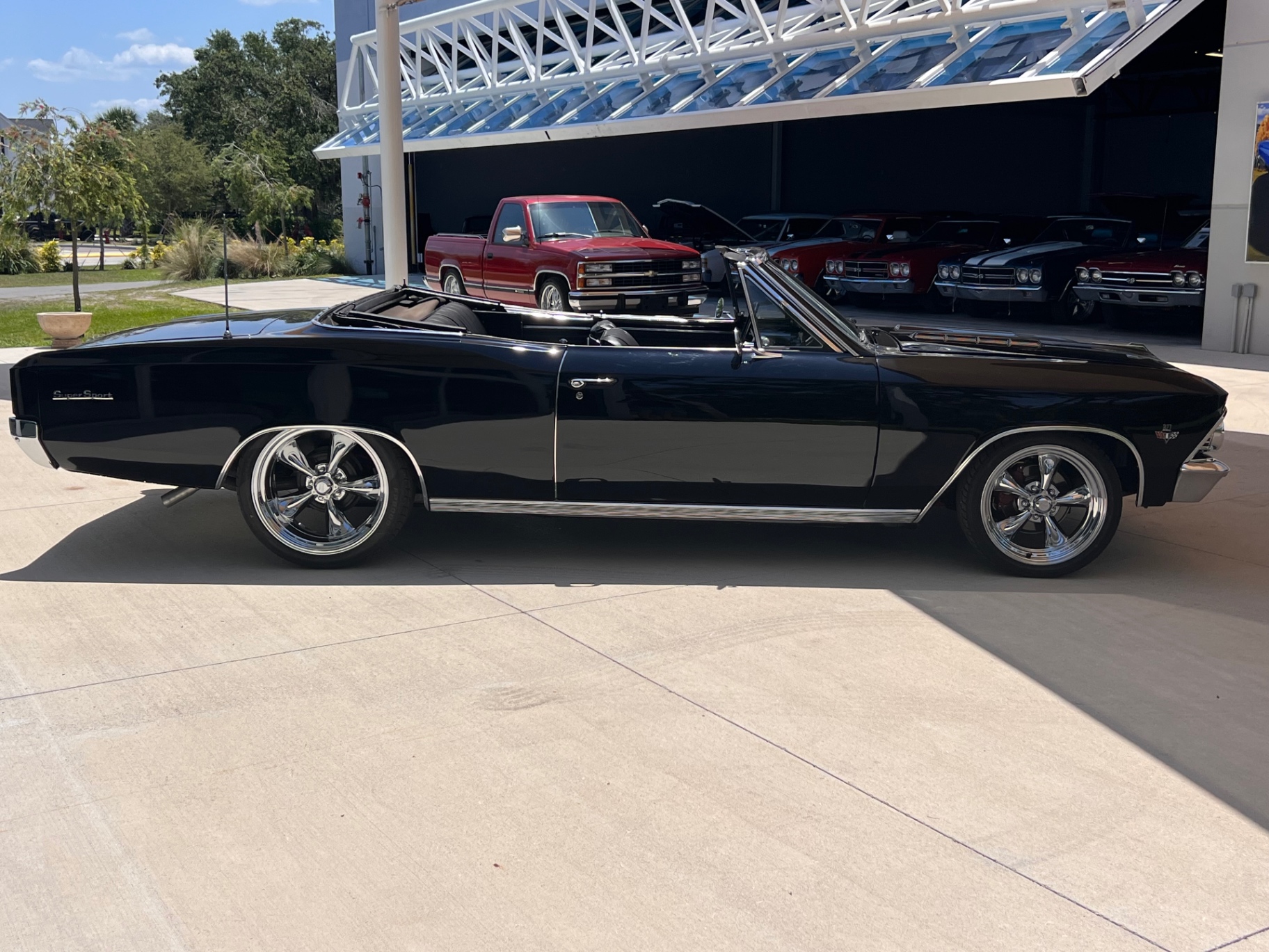 Vehicle photo 6
