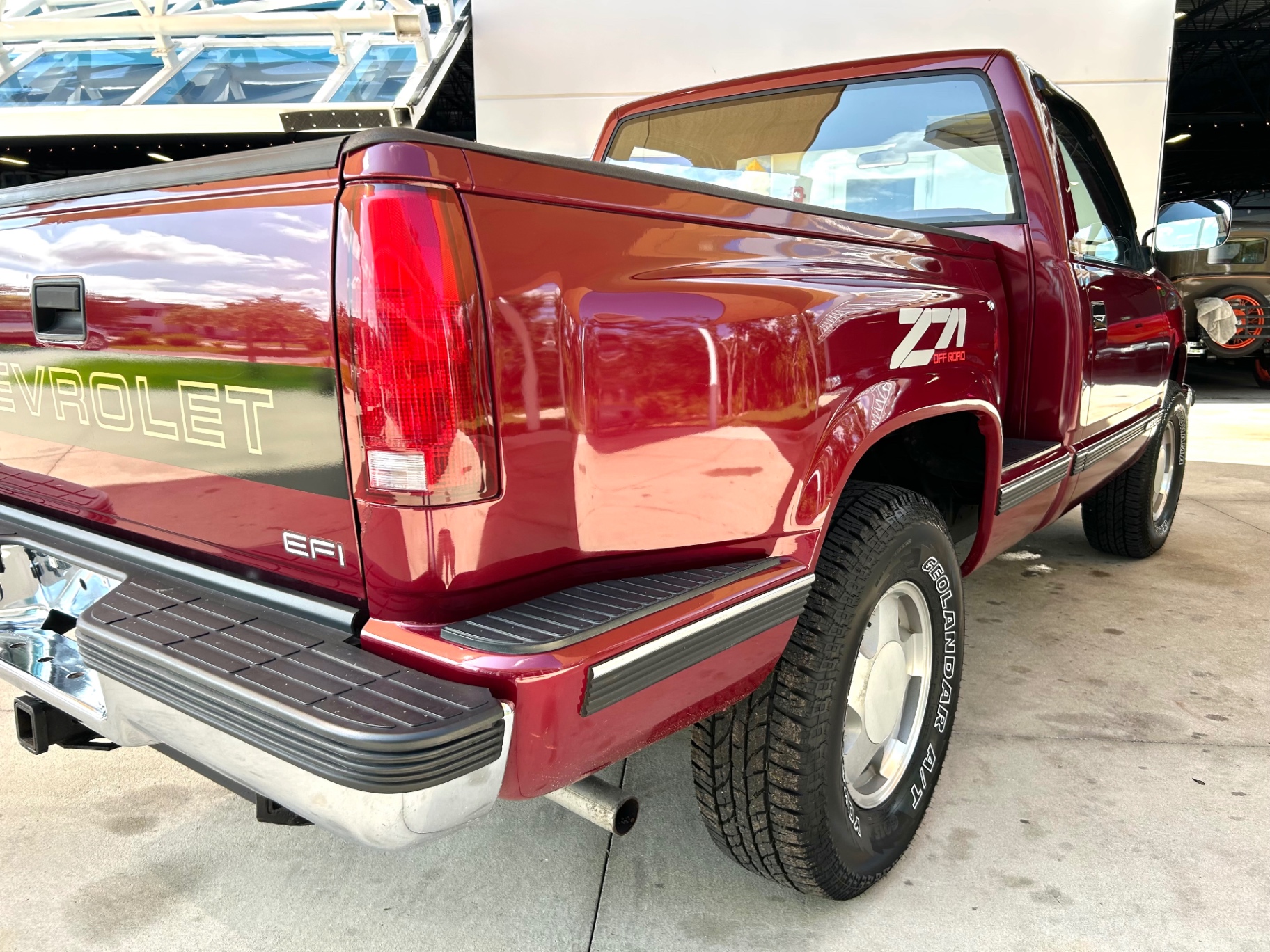 Vehicle photo 15