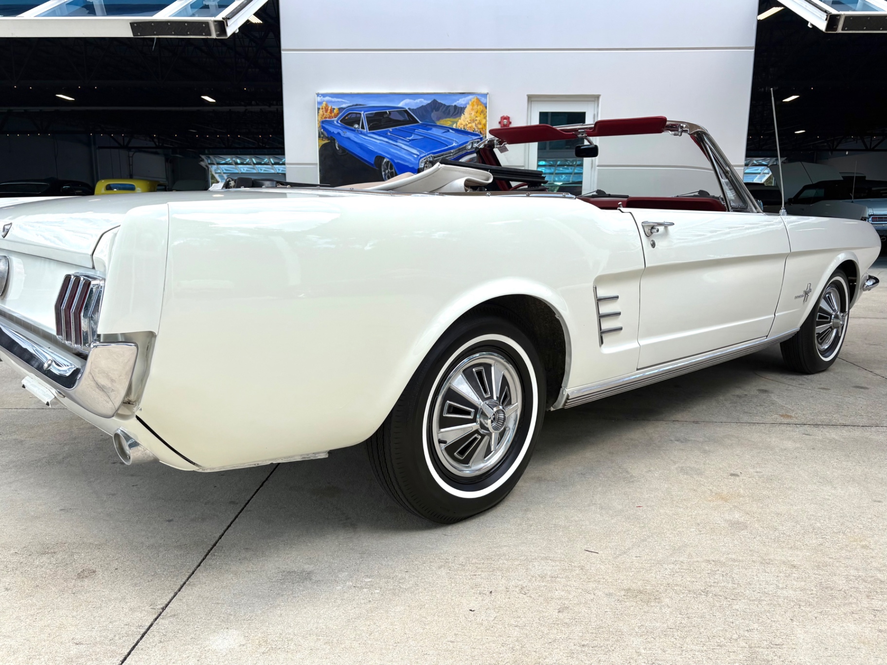 Vehicle photo 16