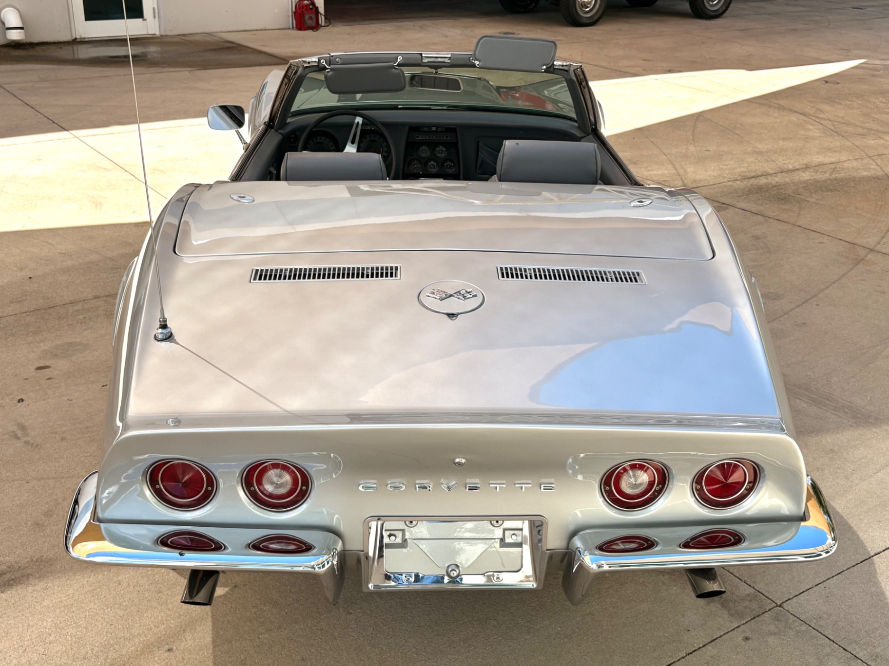 Vehicle photo 8